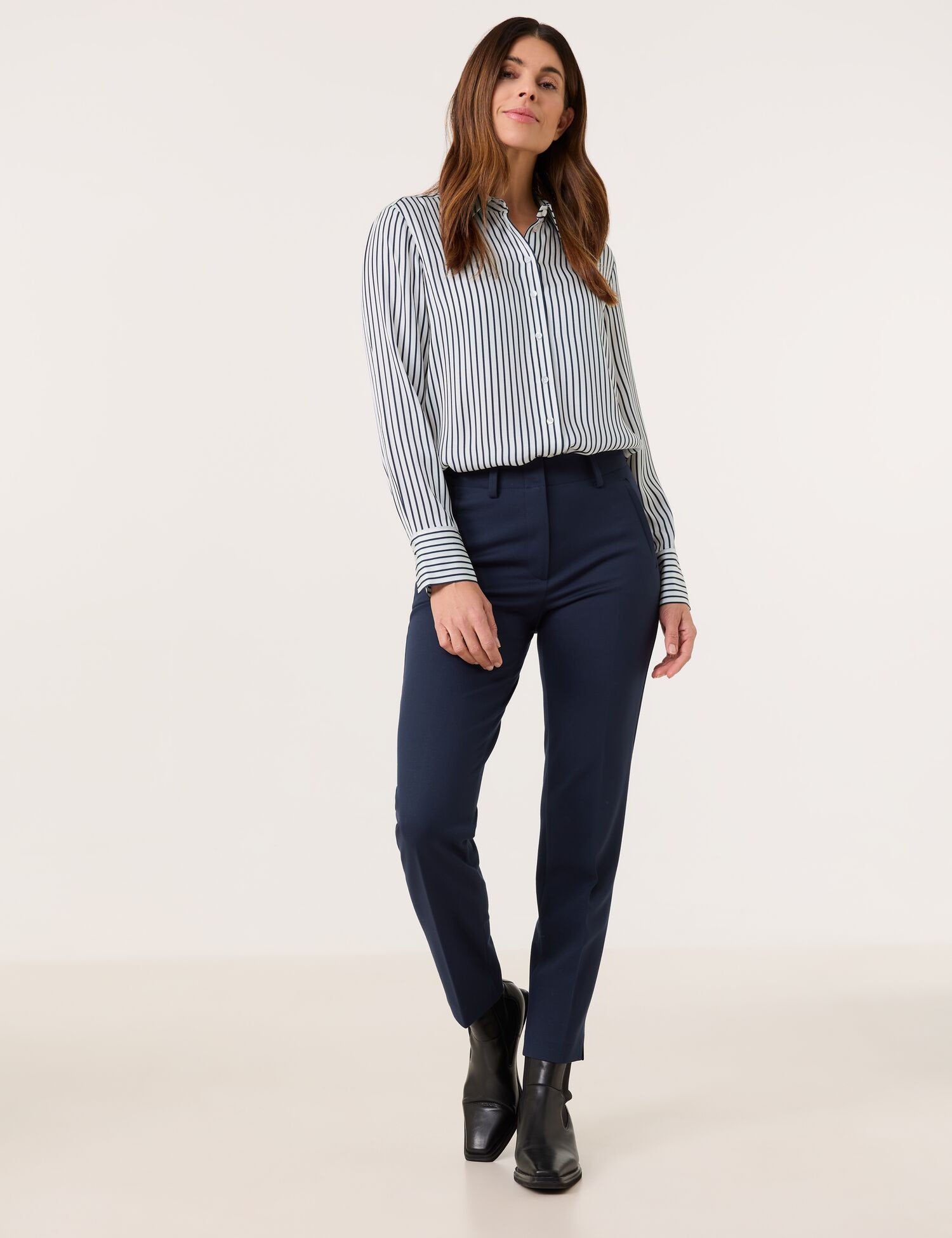 Gerry Weber_Shirt Blouse with a Satin Finish_965068-31401_8017_05