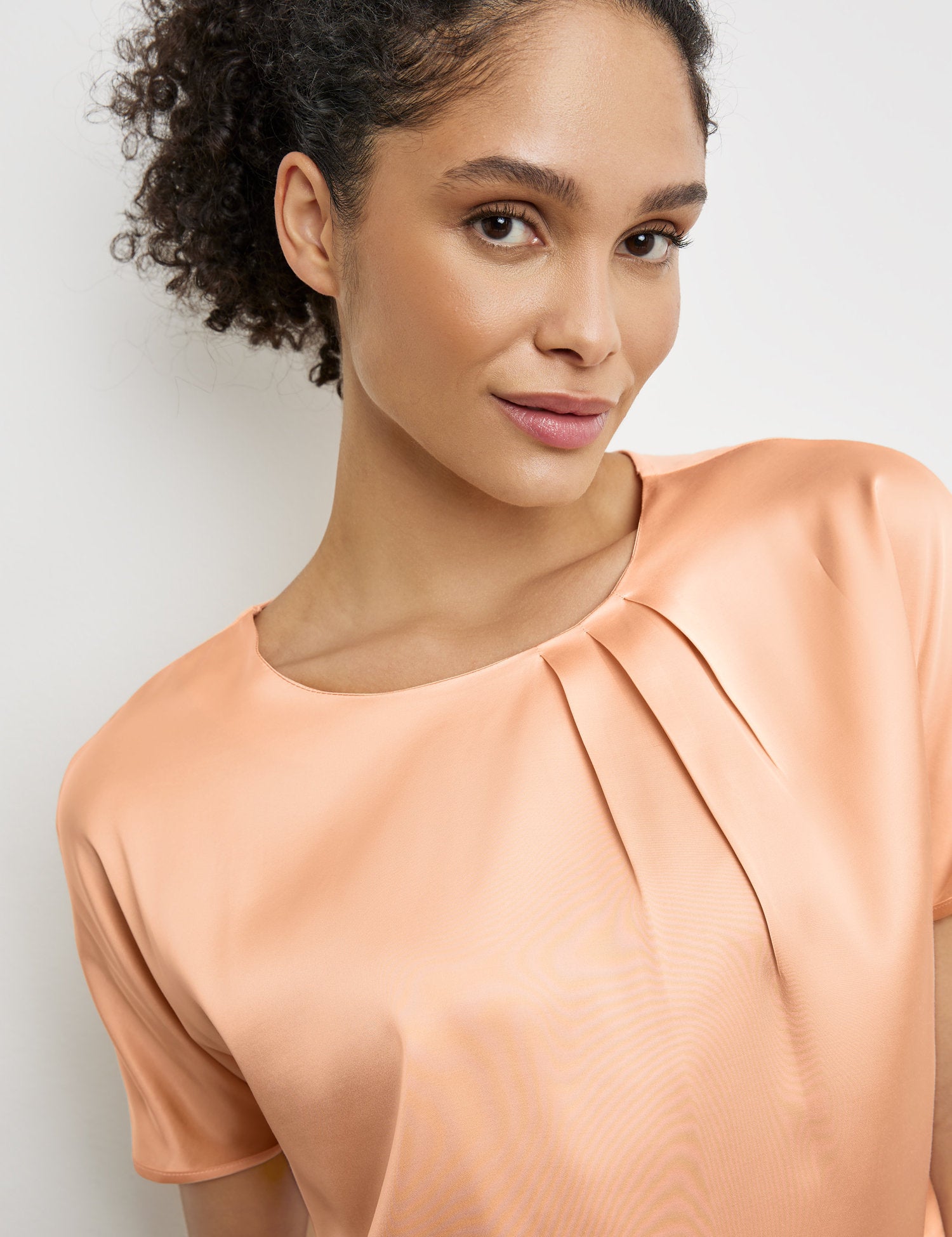 Flowing Blouse Top With Fabric Panelling_977047-35033_60315_02