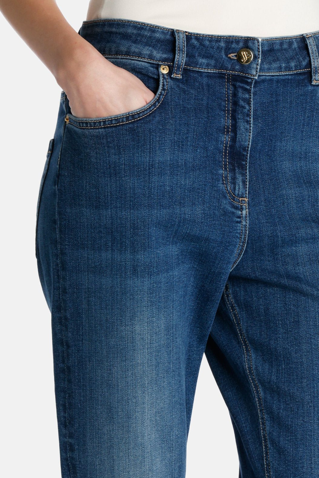 Luisa Spagnoli_Accendino - Carrot Jeans_ACCENDINO_1238_04