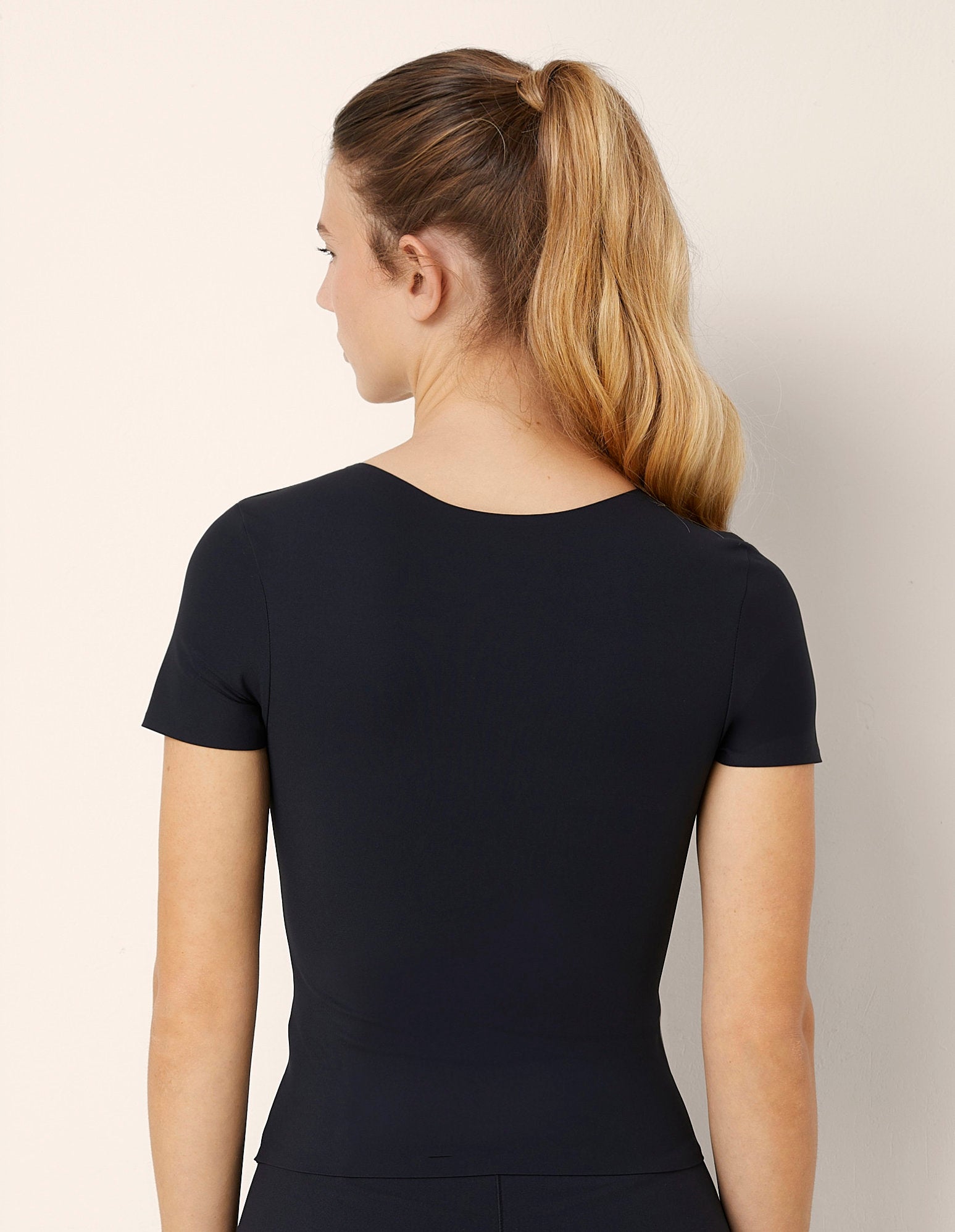 Yamamay_Fitness Lux Stretch Sports T-Shirt with Removable Padded Cups_AMAD181005_072_03