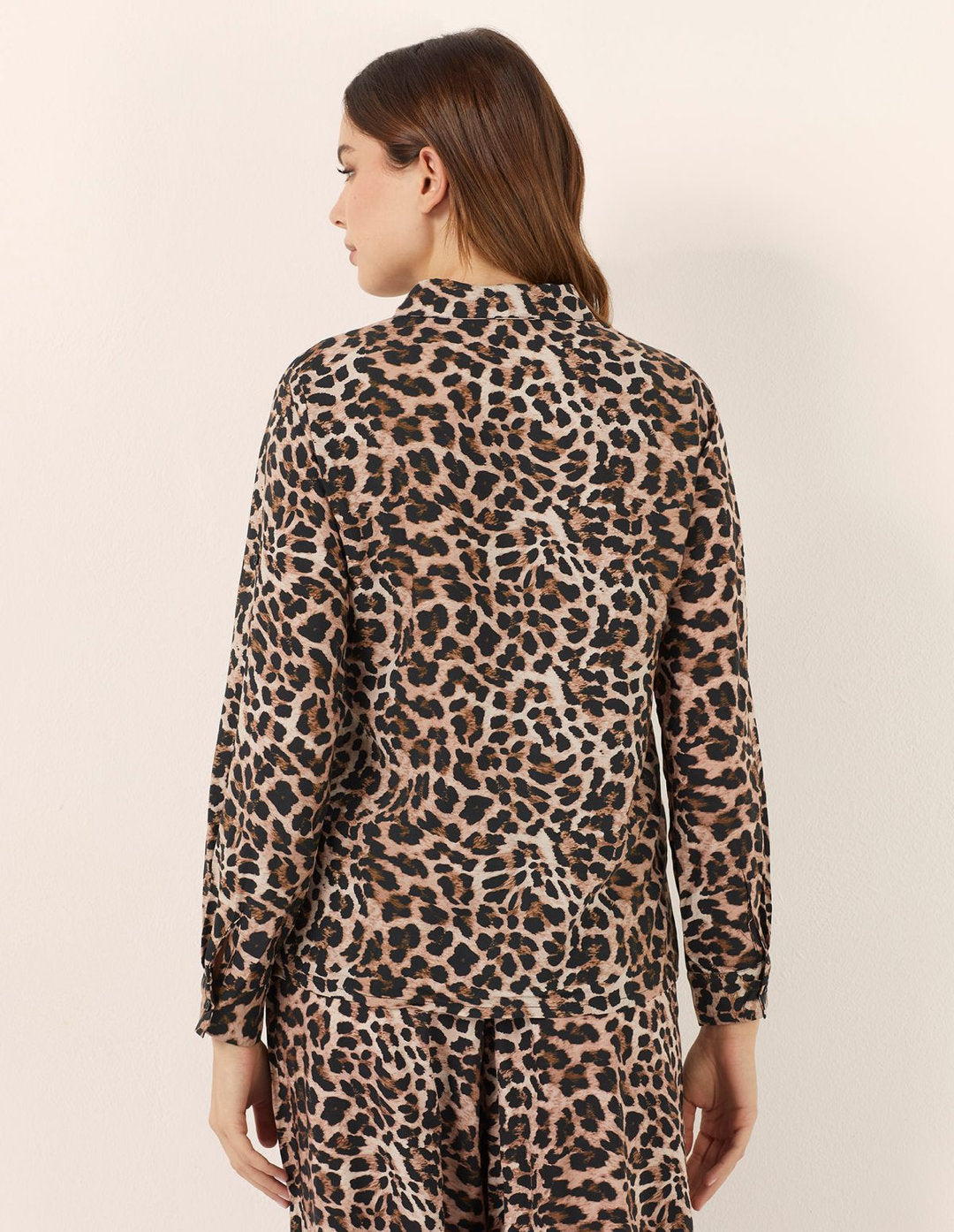 Yamamay_Marianna Long-Sleeved Shirt with Animal Print_AMAD182008_282_03