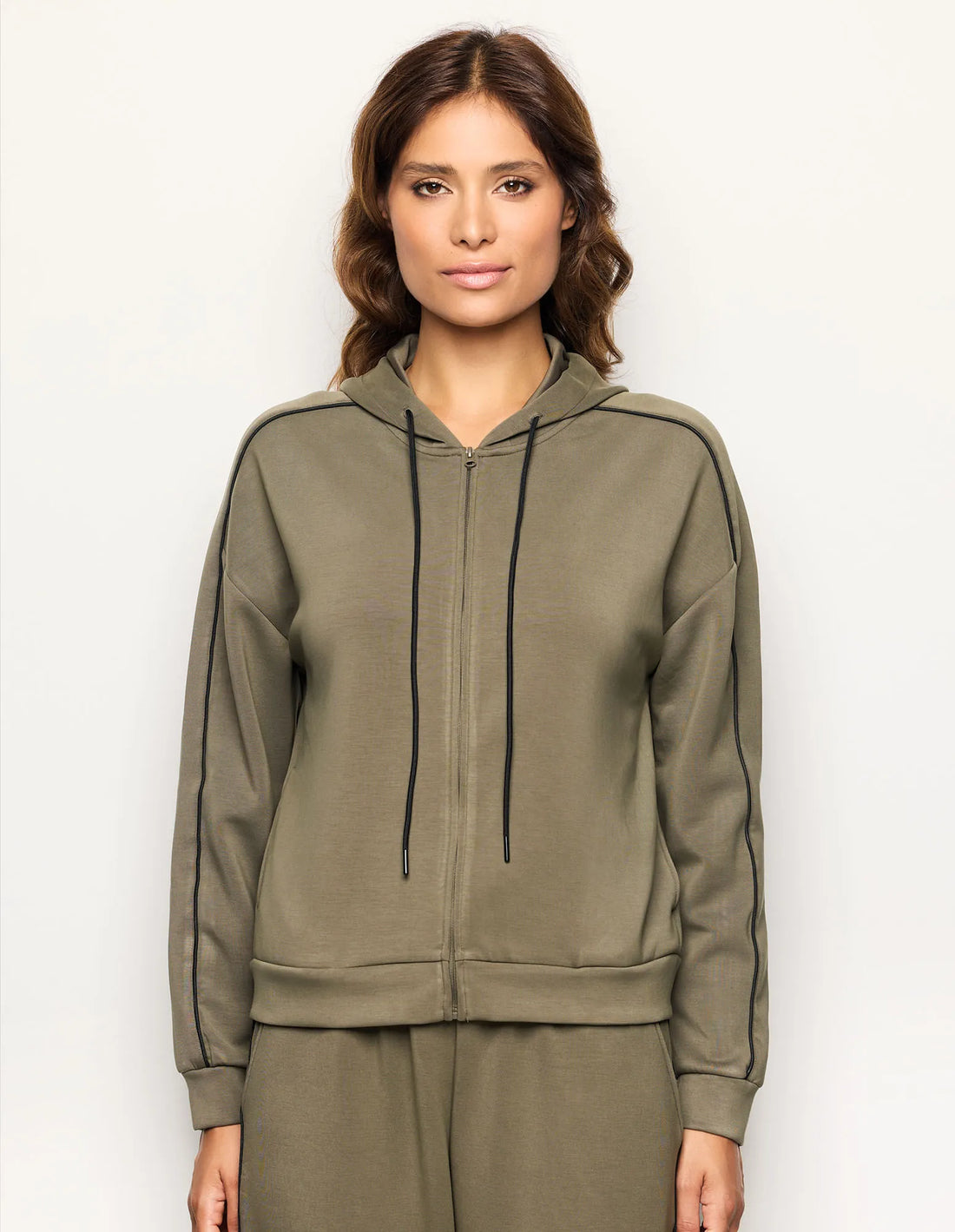 Yamamay_Olive Green_Open WomenÕS Sweatshirt with Tencelª Modal Ð Easy Living_AMAD183007_117_02