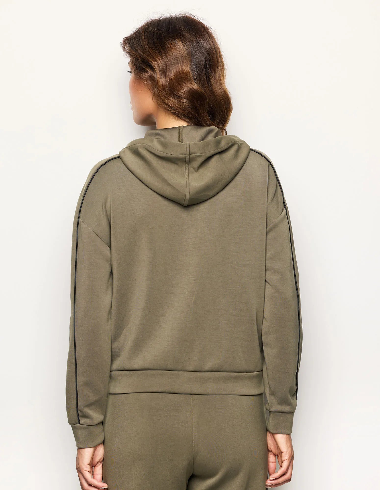 Yamamay_Olive Green_Open WomenÕS Sweatshirt with Tencelª Modal Ð Easy Living_AMAD183007_117_03