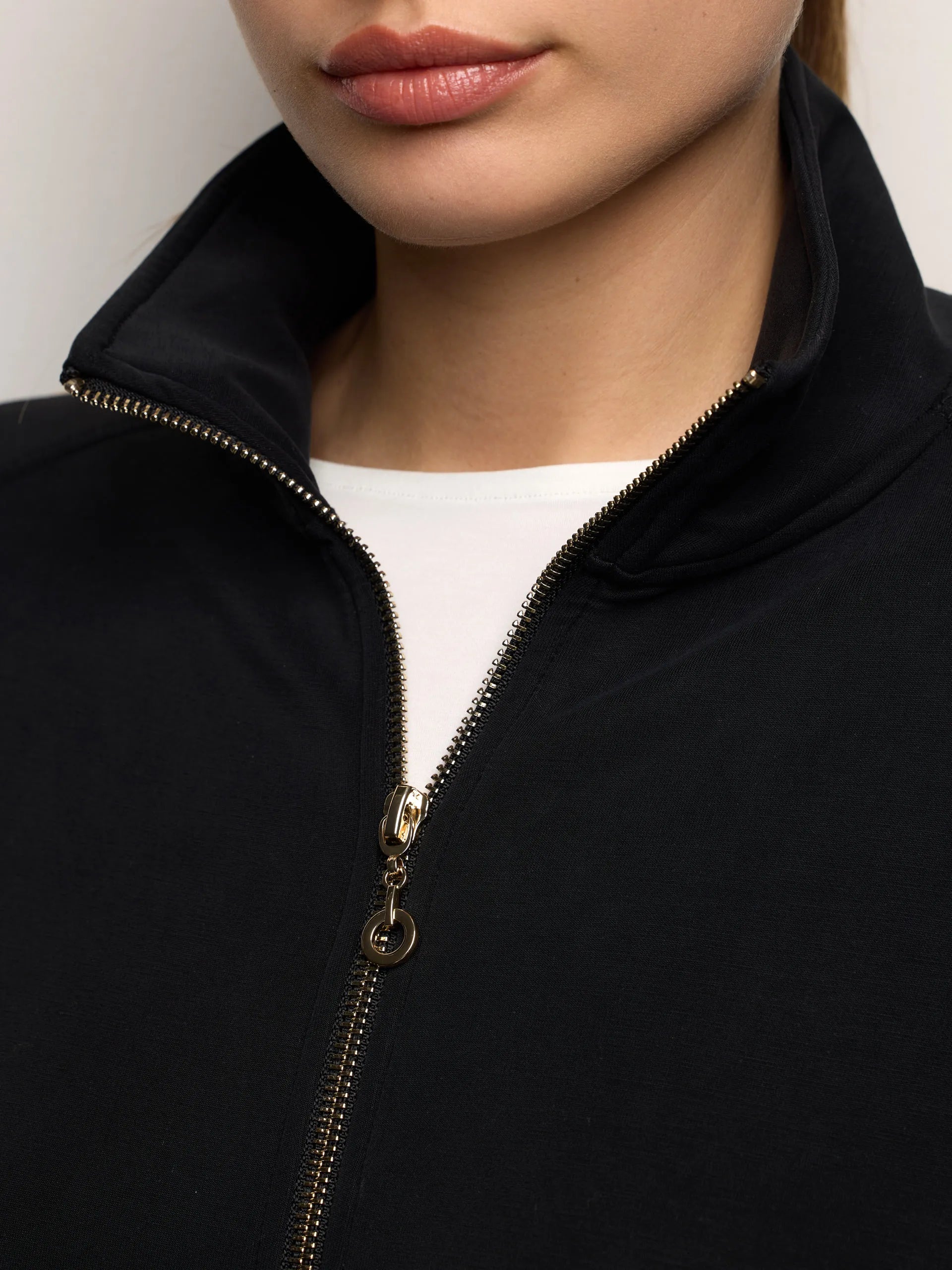 Yamamay_Black_Sweatshirt - Easy Living_AMAD191004_072_03