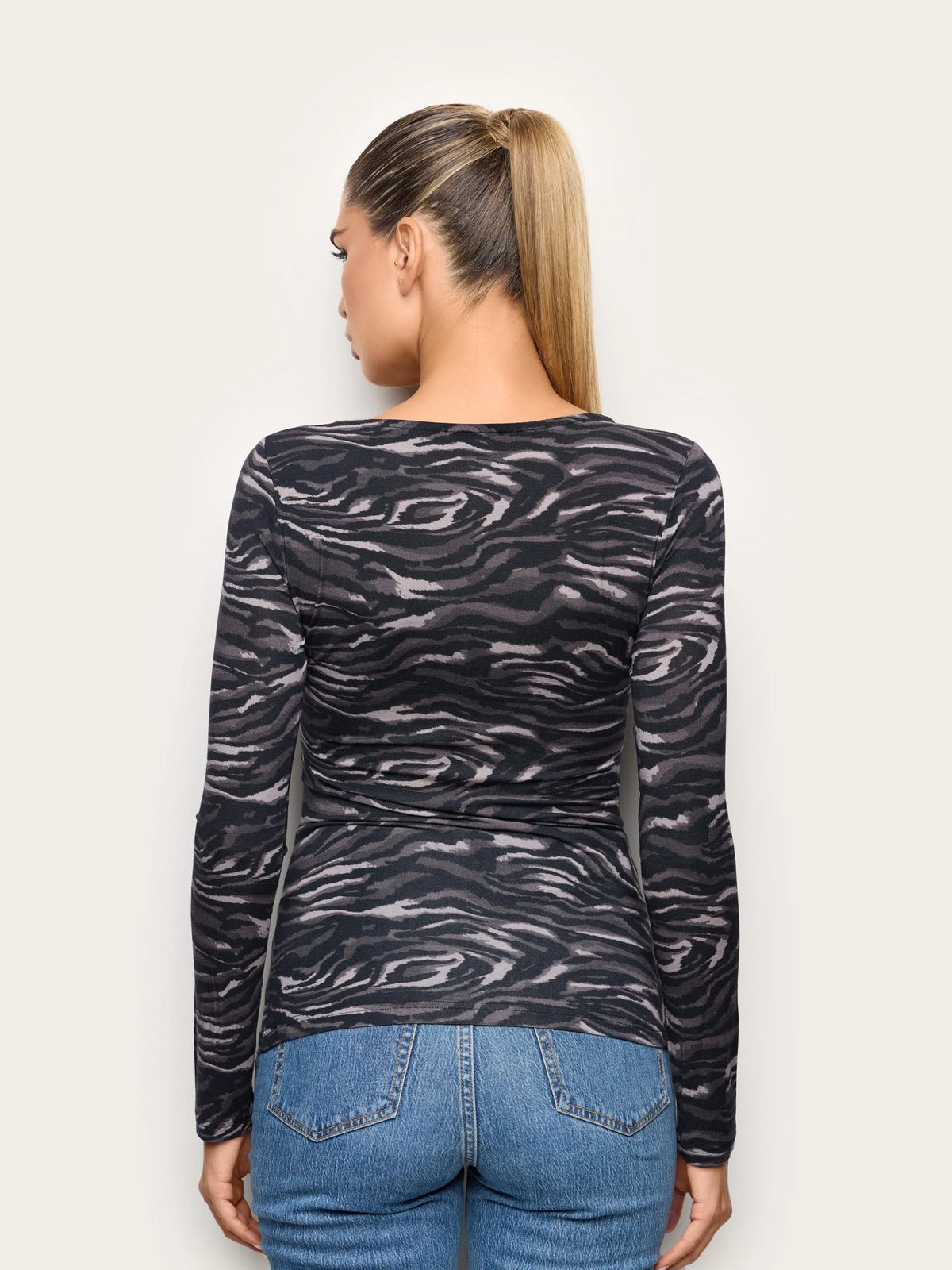 Yamamay ANIMALIER Women Long-Sleeve Boat-Neck T-Shirt - Basic Cashmere SKU: AMAD193020_967 Image 04