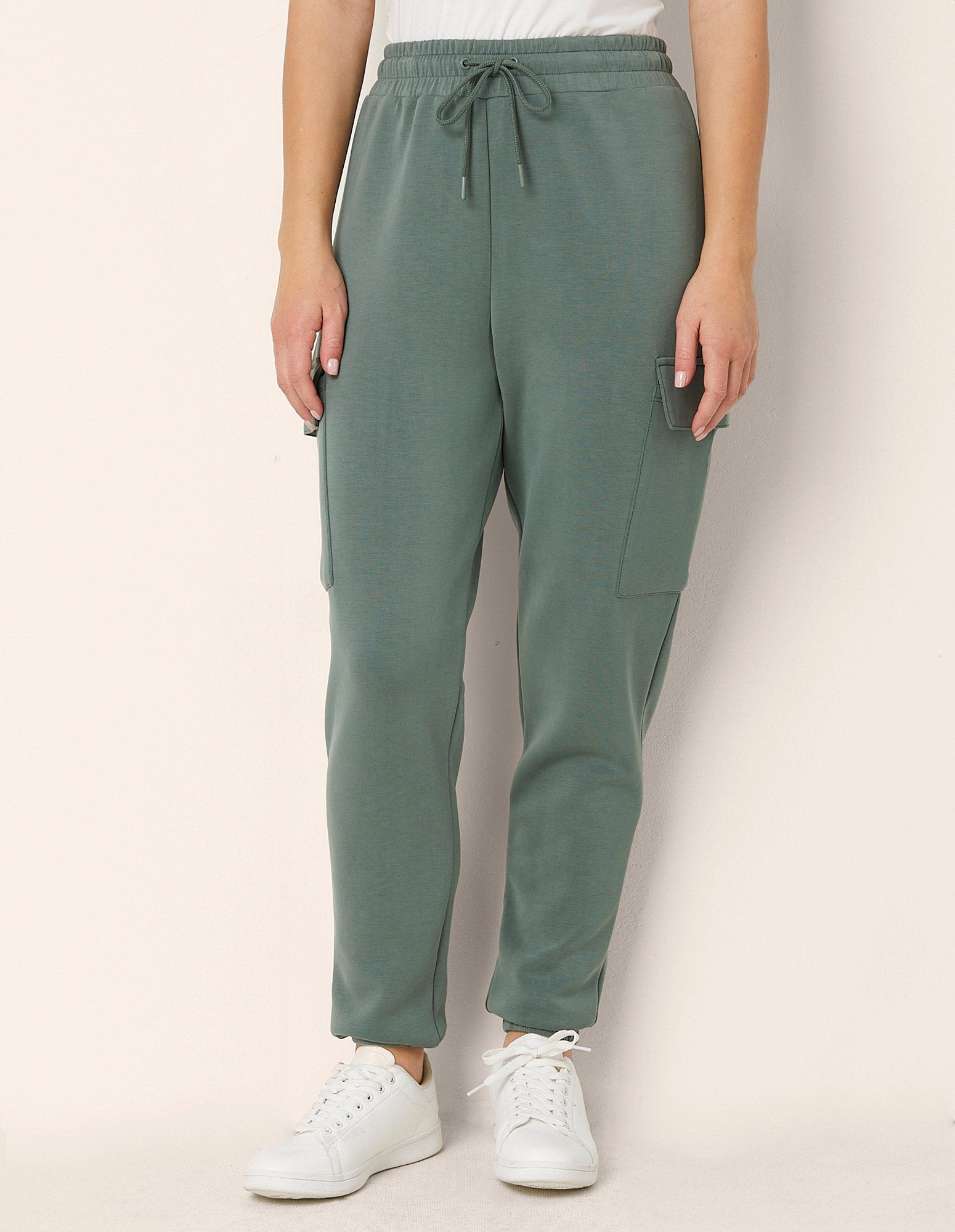Yamamay_Easy Living Long Sweatpants with Cargo Pockets_APMD181007_120_02