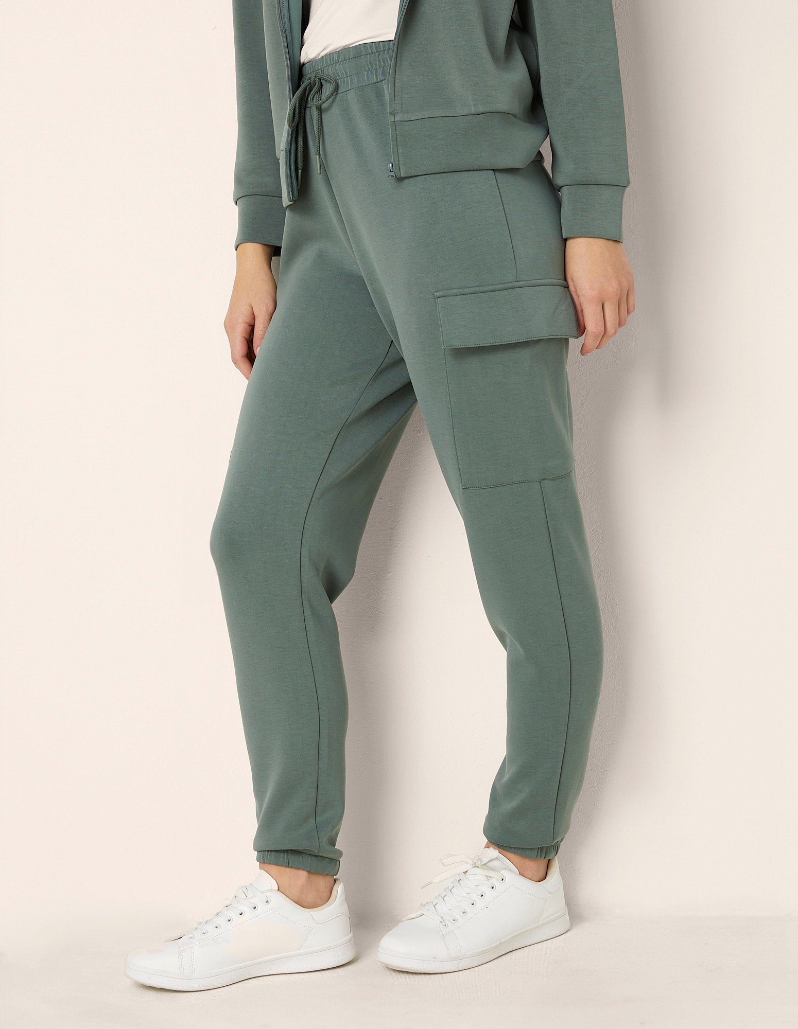 Yamamay_Easy Living Long Sweatpants with Cargo Pockets_APMD181007_120_05