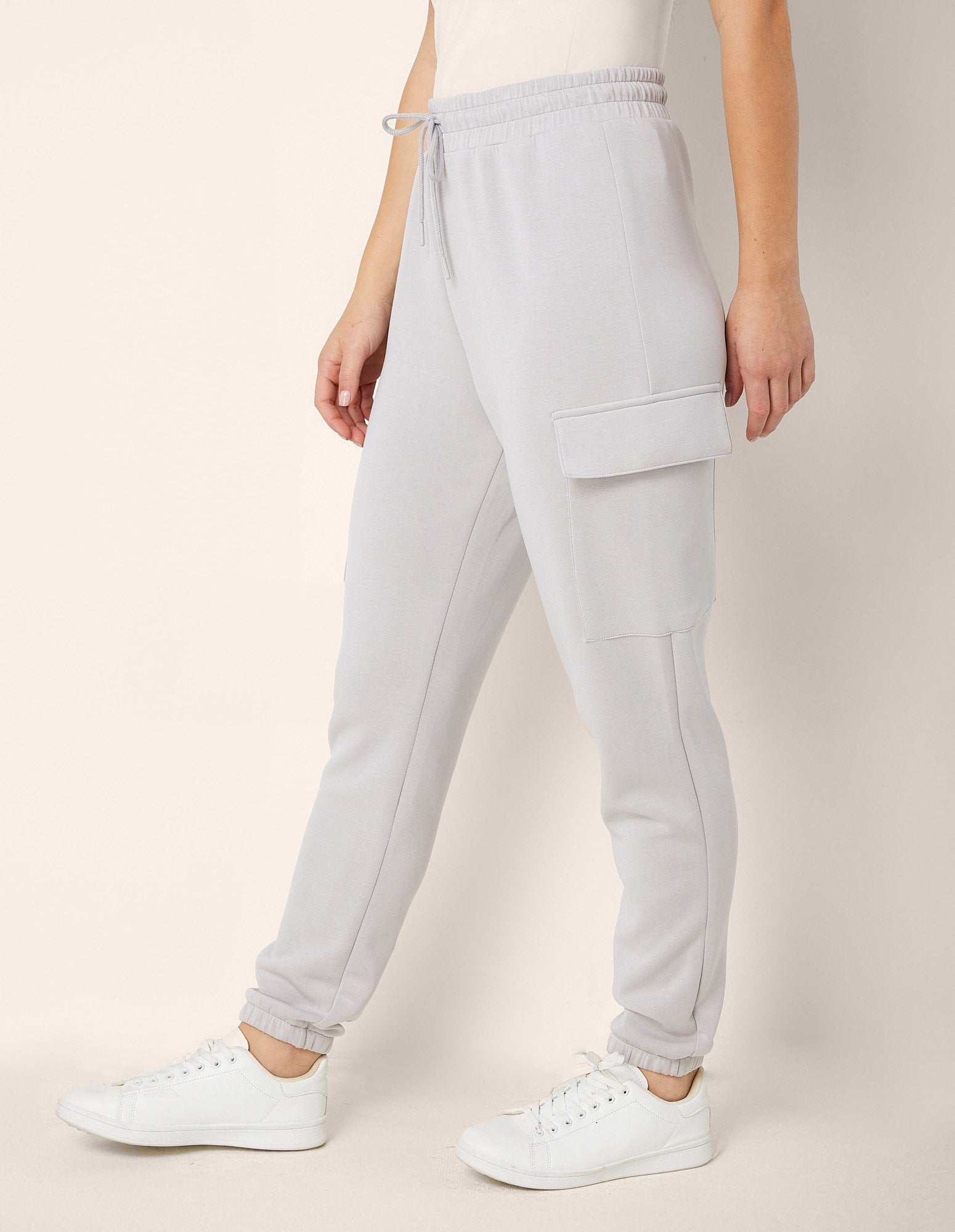 Yamamay_Easy Living Long Sweatpants with Cargo Pockets_APMD181007_131_03