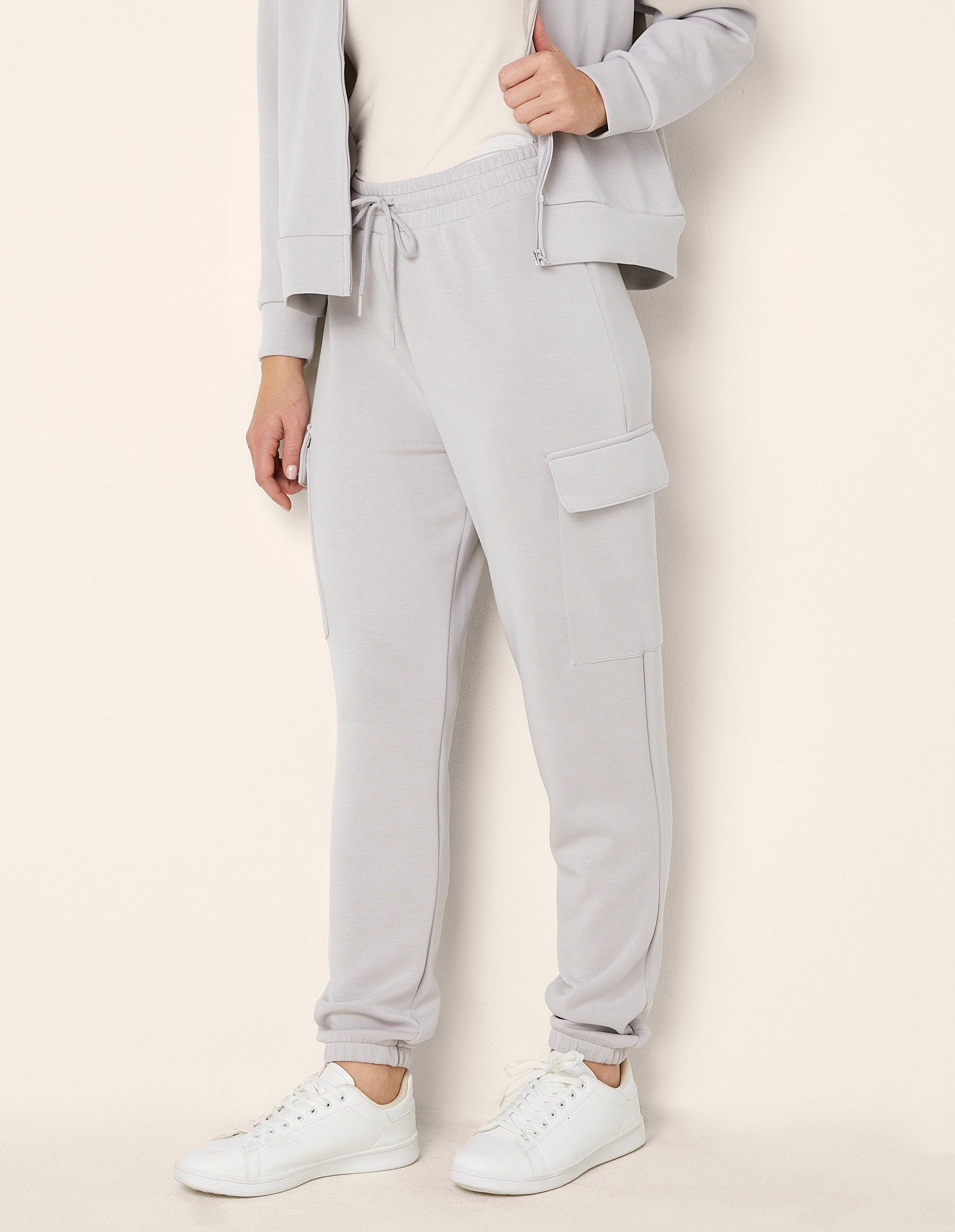 Yamamay_Easy Living Long Sweatpants with Cargo Pockets_APMD181007_131_05