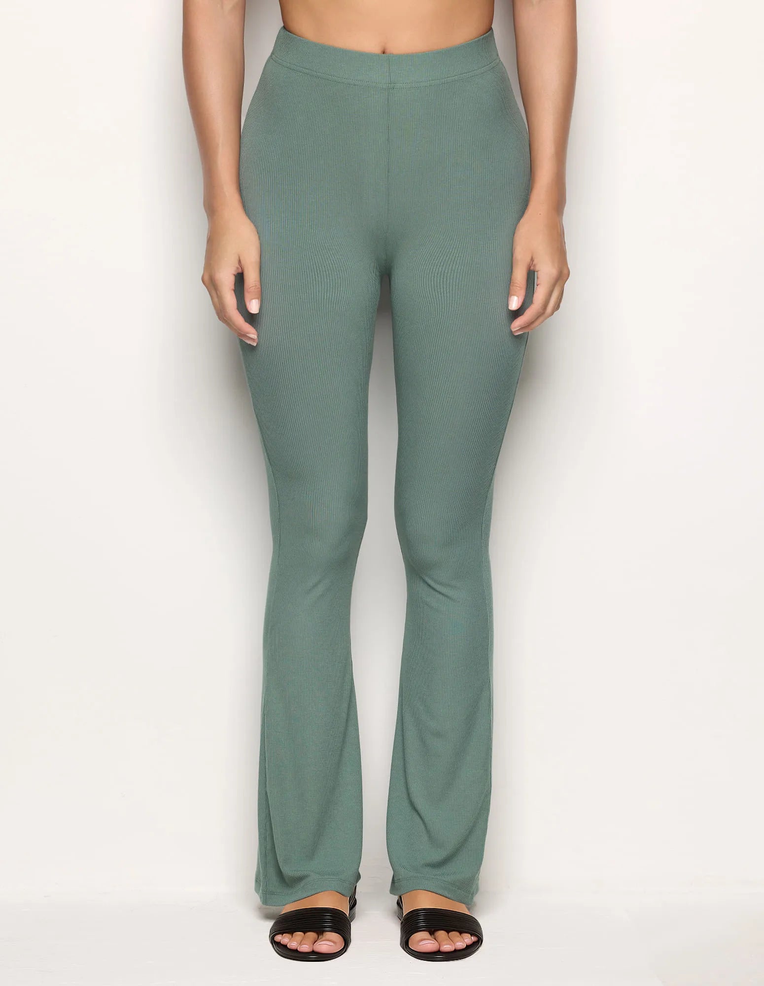 Yamamay_Sage Green_Long Ribbed Trousers Ð Daily Rib_APMD183004_120_02