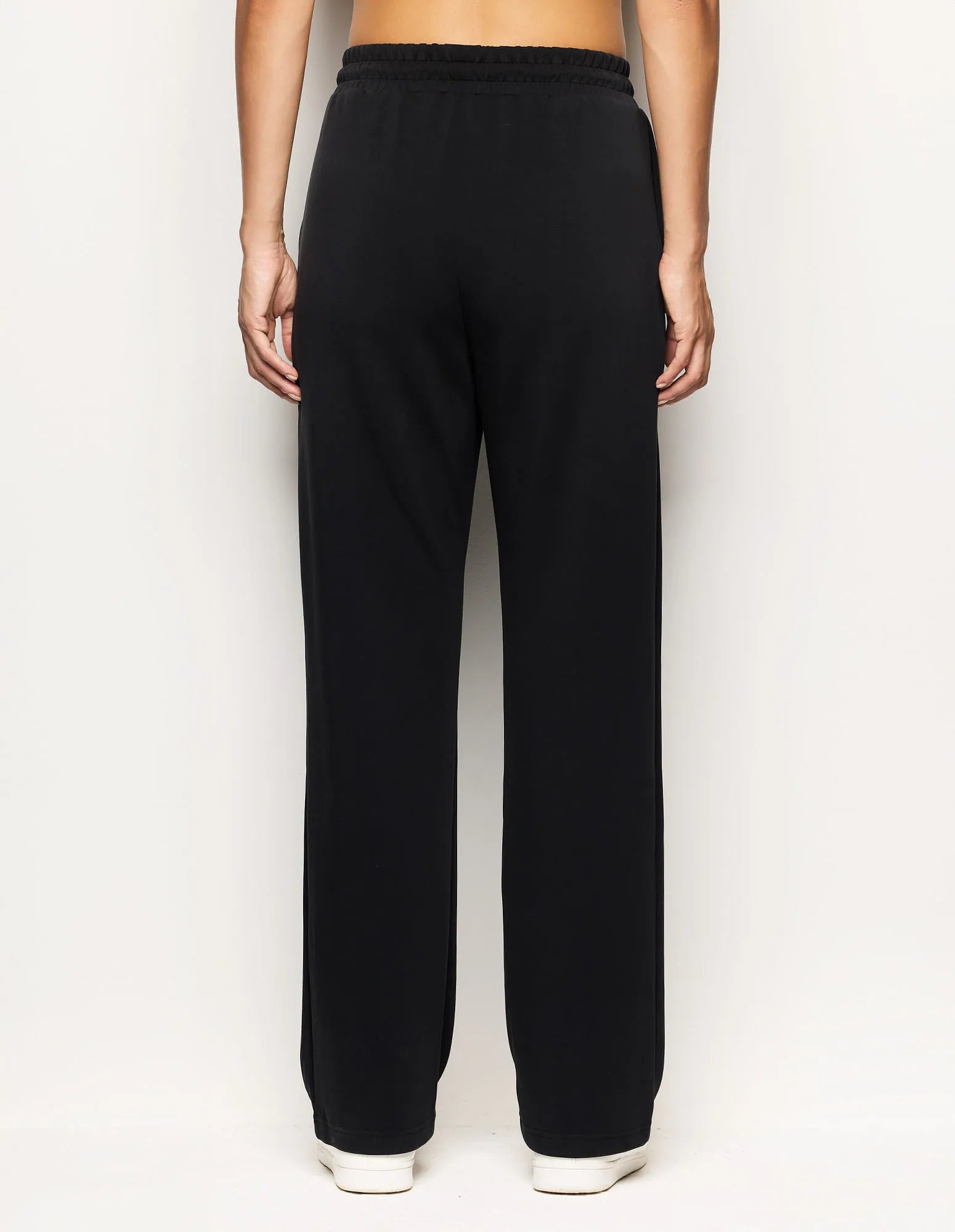 Yamamay_Black_Wide-Leg Trousers with Tencelª Modal Ð Easy Living_APMD183005_072_03