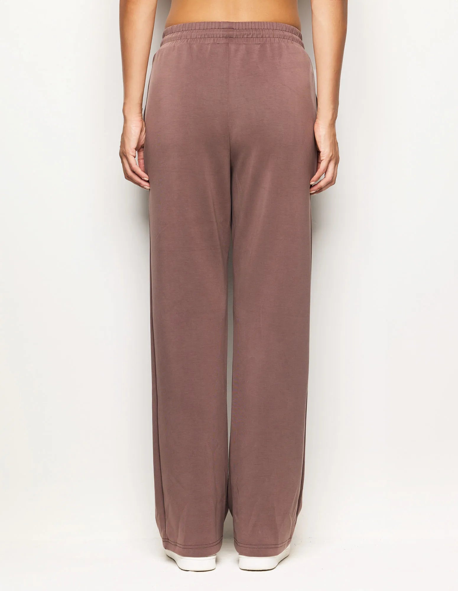 Yamamay_Cocoa_Wide-Leg Trousers with Tencelª Modal Ð Easy Living_APMD183005_770_03