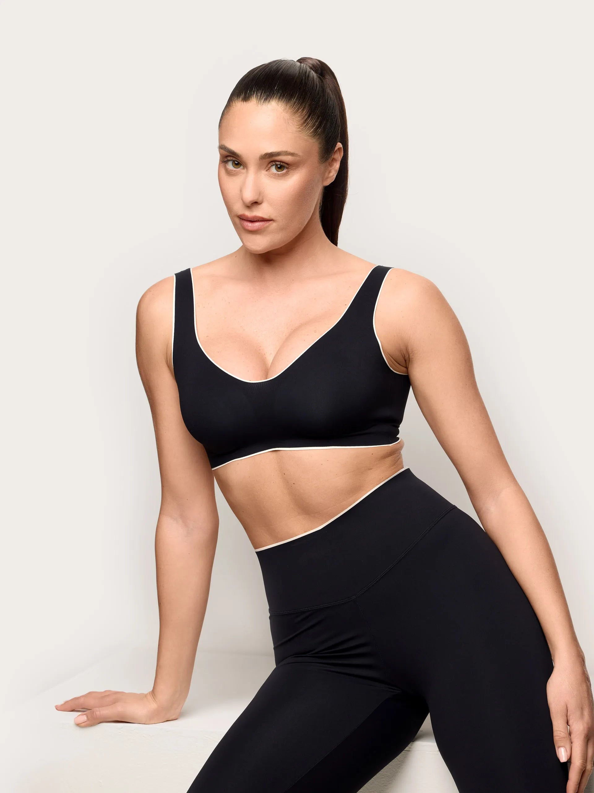 Yamamay_Black_Top with Removable Cups in Interlock Microfiber - Fitness_ATOD191004_072_01