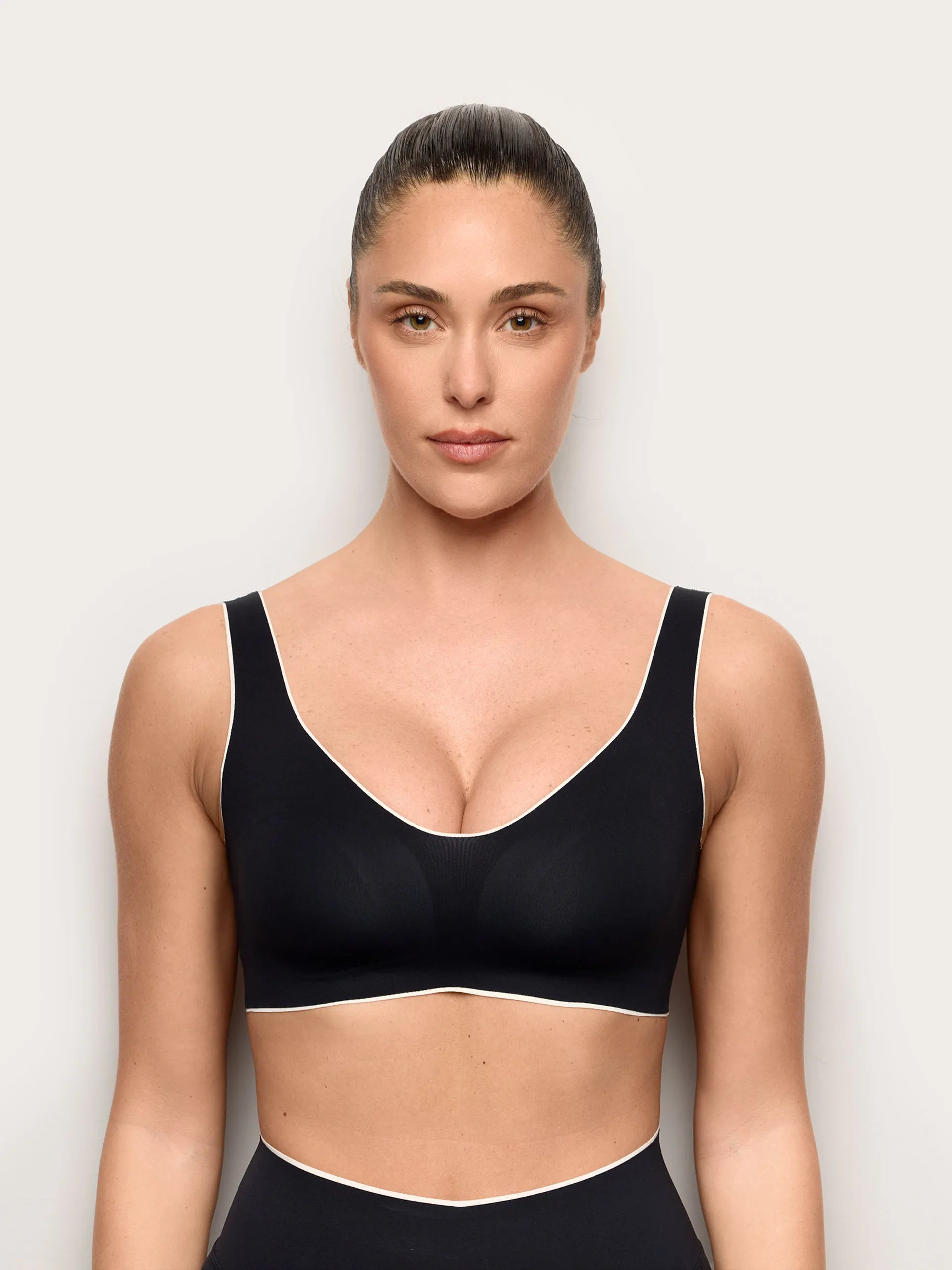 Yamamay_Black_Top with Removable Cups in Interlock Microfiber - Fitness_ATOD191004_072_02