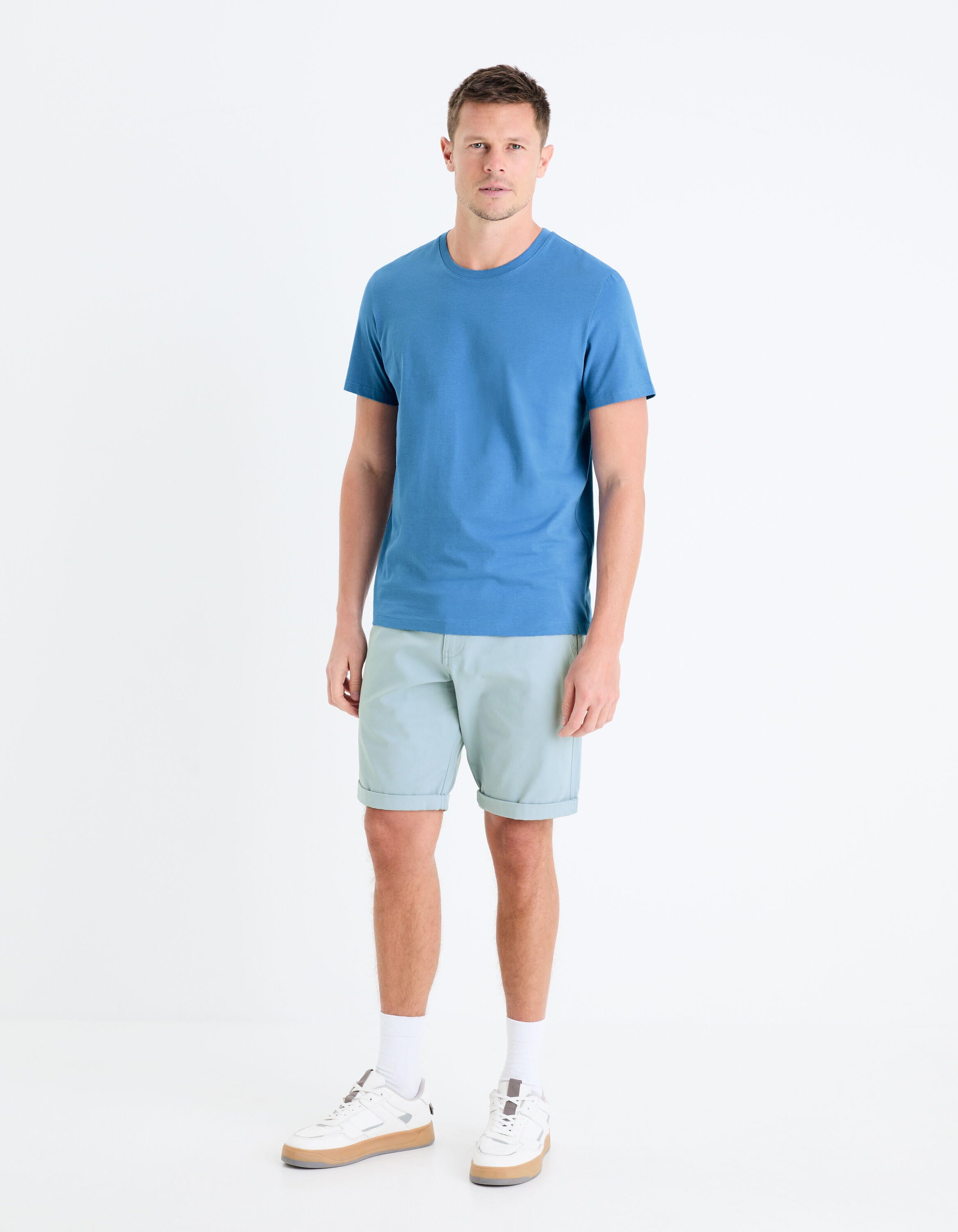 Plain Chino Bermuda Shorts In Stretch Cotton_BOCHINOBM_BLUE SKY_03