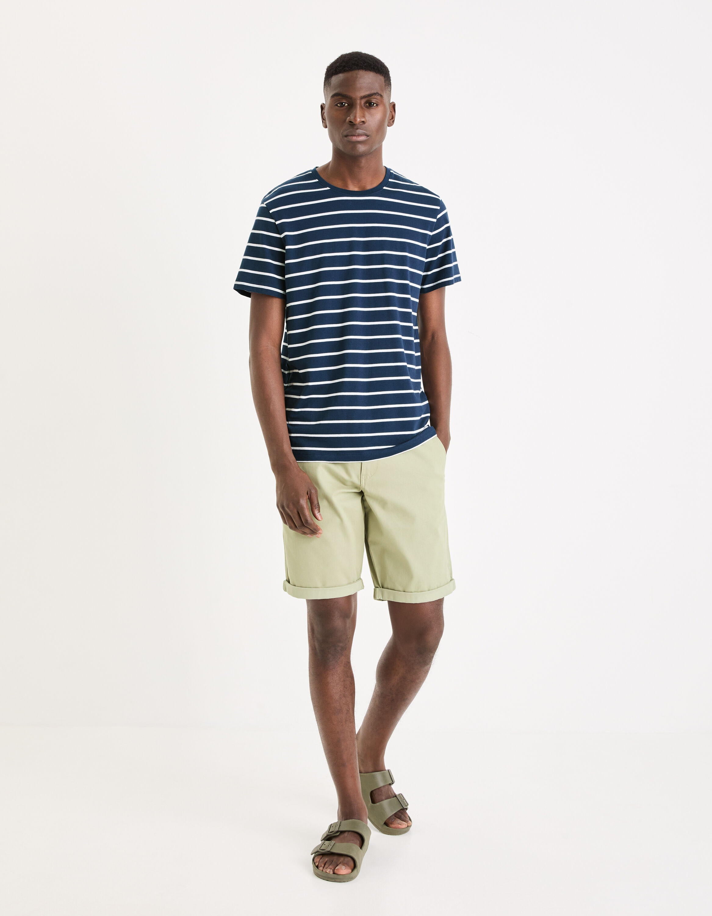 Plain Chino Bermuda Shorts In Stretch Cotton_BOCHINOBM_VERT CLAIR_03