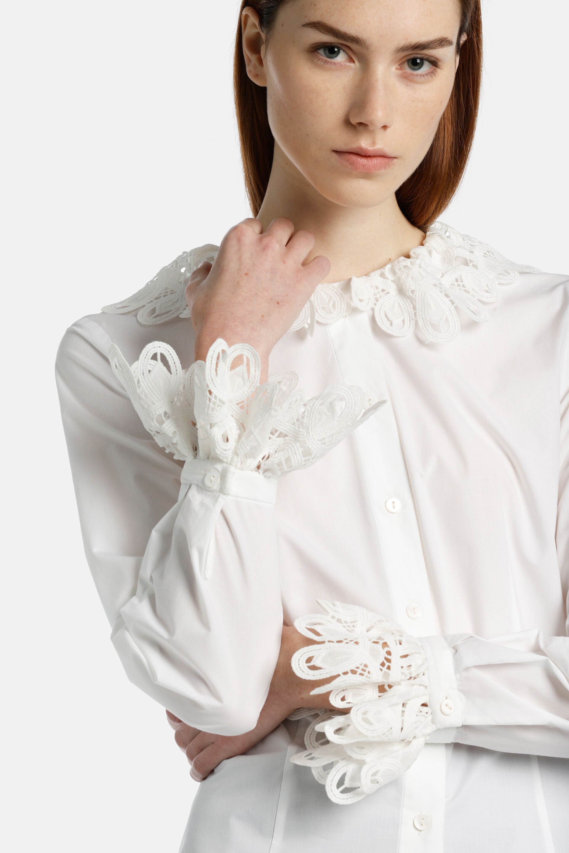 Luisa Spagnoli_Bolletta - Blouse with Lace Details_BOLLETTA_0201_04