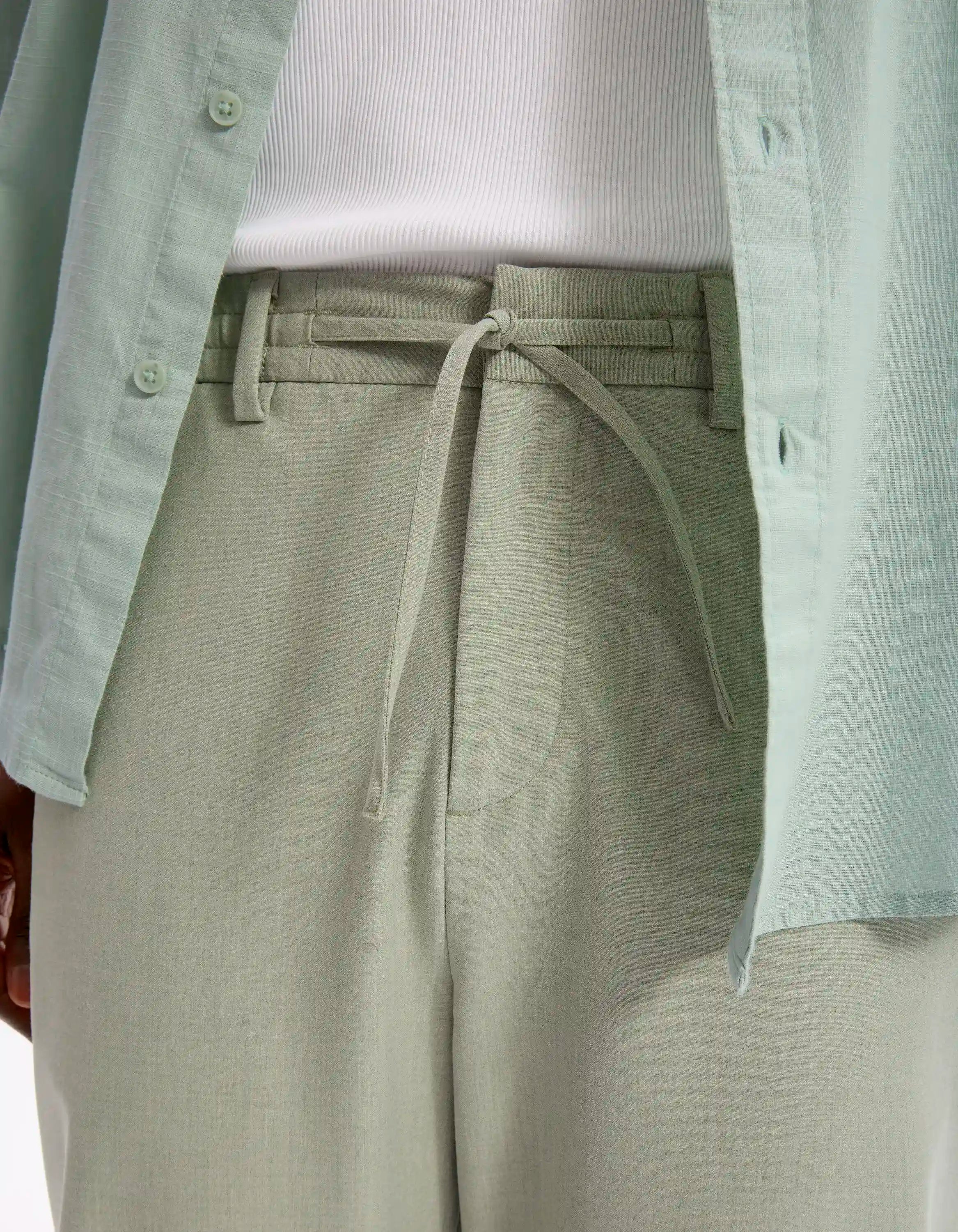 Celio_Sauge_24H Slim Stretch 7/8 Pants_COSMART_SAUGE_05