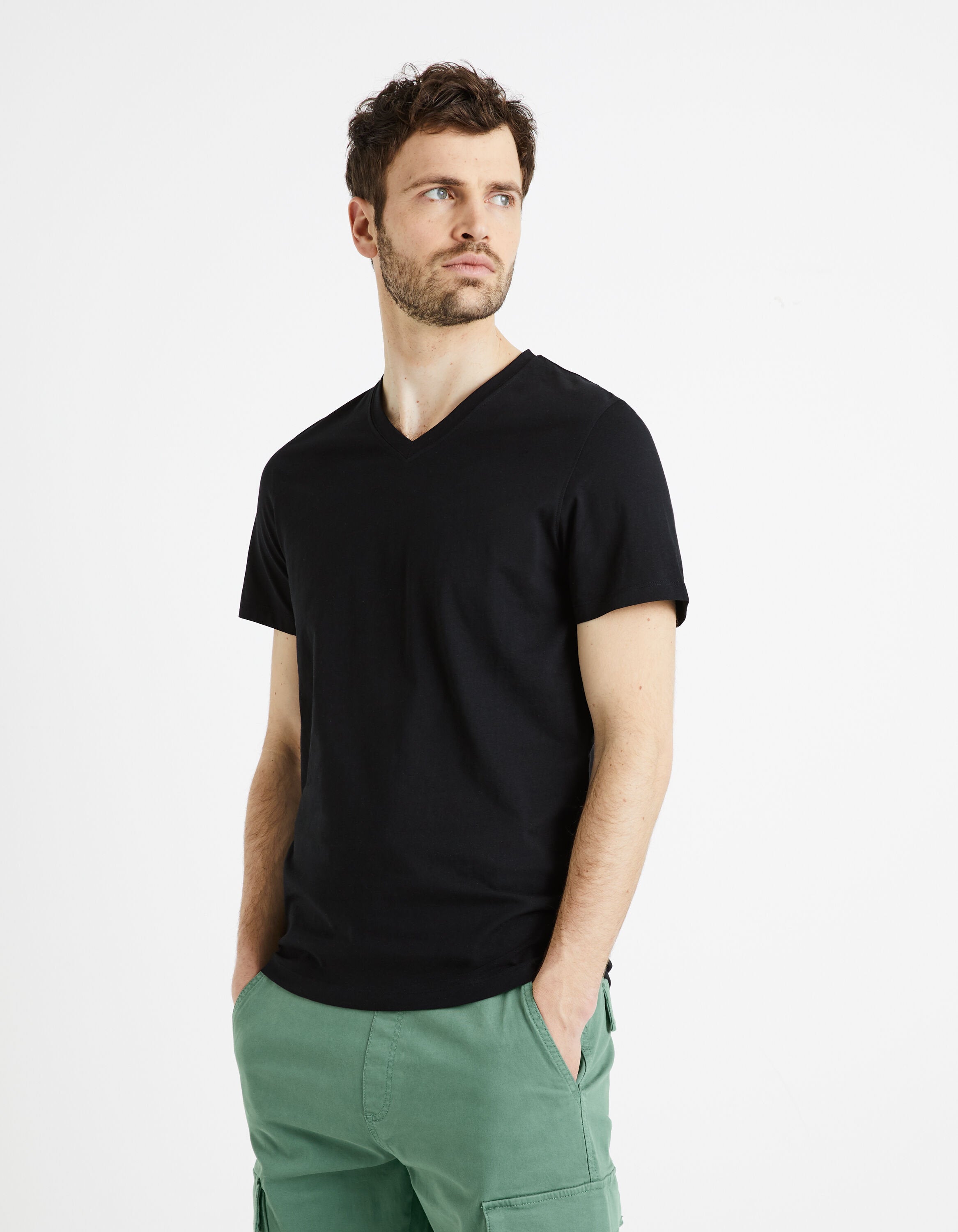 Celio_100% Cotton Straight V-Neck T-Shirt - Black_DEBASEV_SAUGE_01