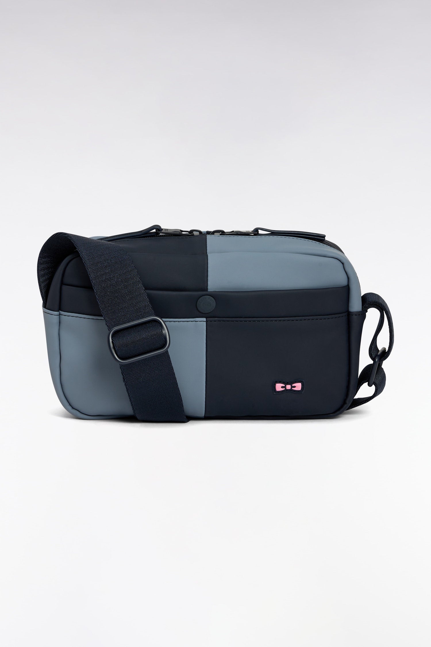 Eden Park_Camera Bag in Navy and Grey Barbarian Rubber_E25BAGBE0005_BLF_01