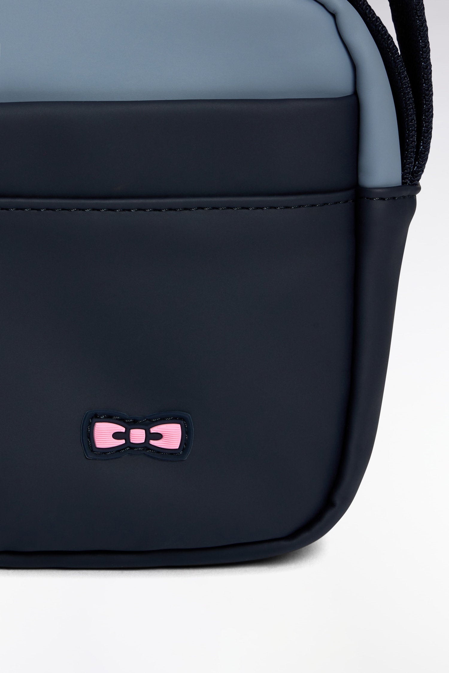 Eden Park_Camera Bag in Navy and Grey Barbarian Rubber_E25BAGBE0005_BLF_03