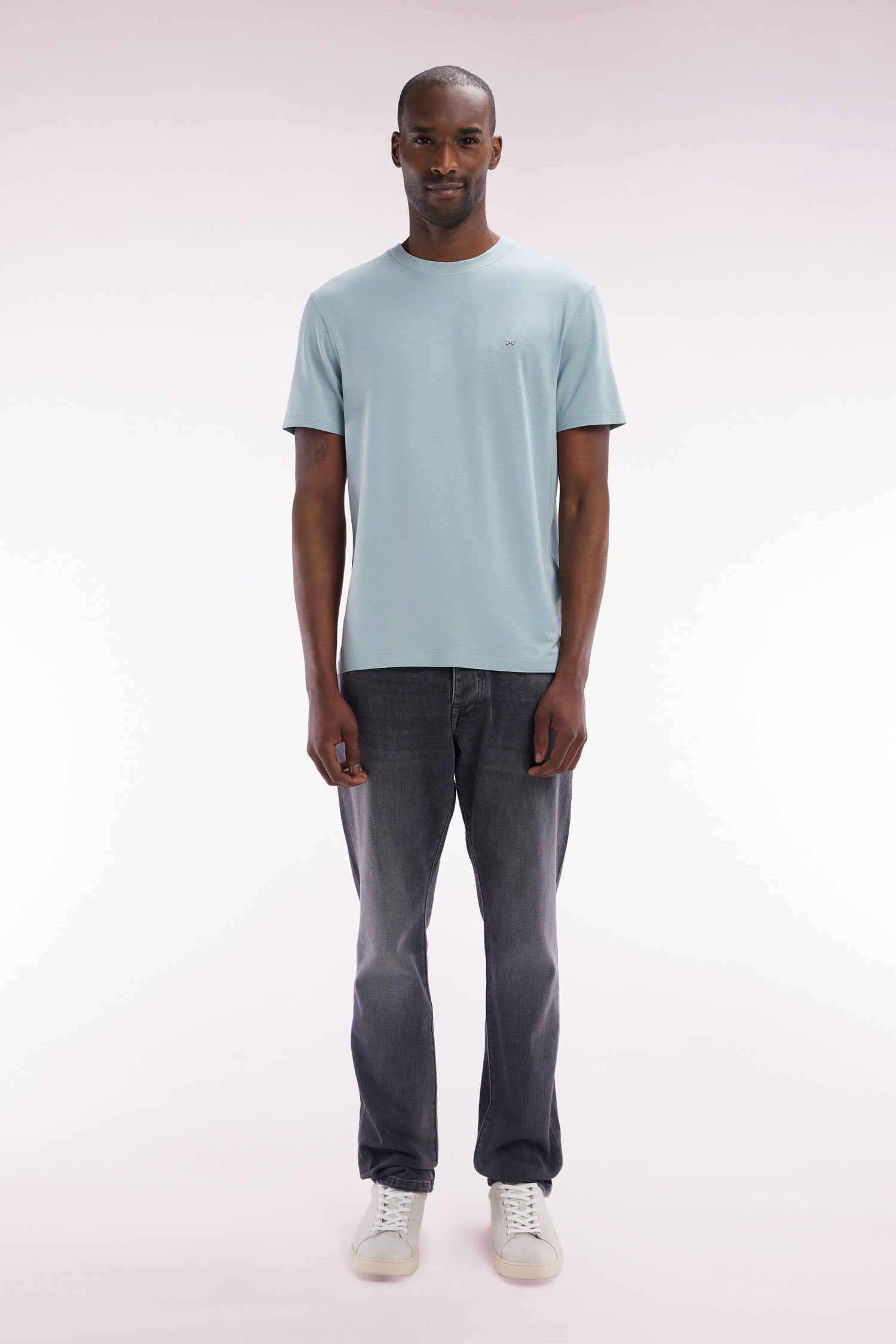 Eden Park_Straight Cut Dark Grey Stretch Denim 5-Pocket Jeans_E25BAS5P0007_GRM_01