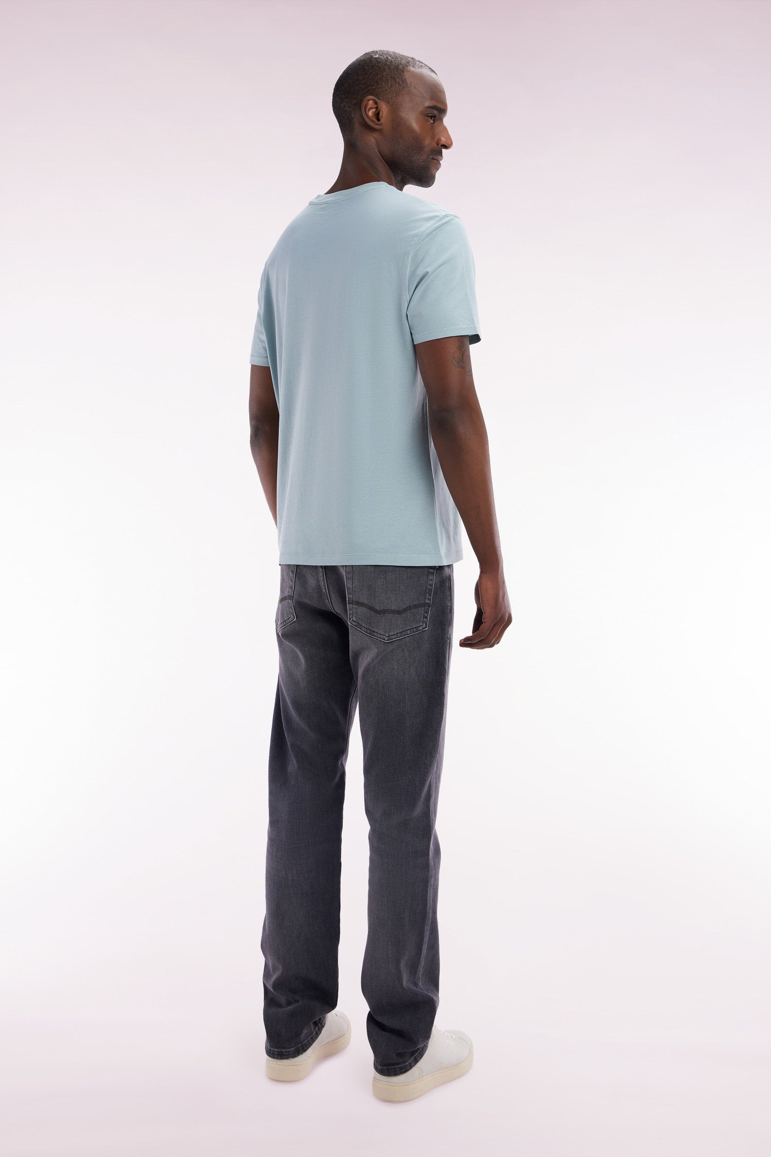 Eden Park_Straight Cut Dark Grey Stretch Denim 5-Pocket Jeans_E25BAS5P0007_GRM_02