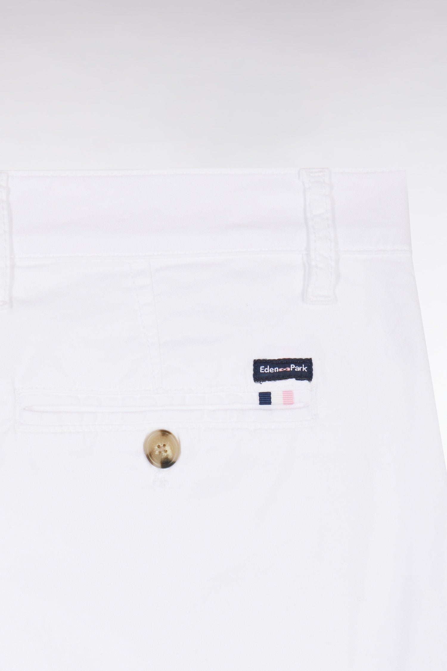 Eden Park_White Straight-Cut Stretch Cotton Chino Bermuda Shorts_E25BASBE0002_BC_05