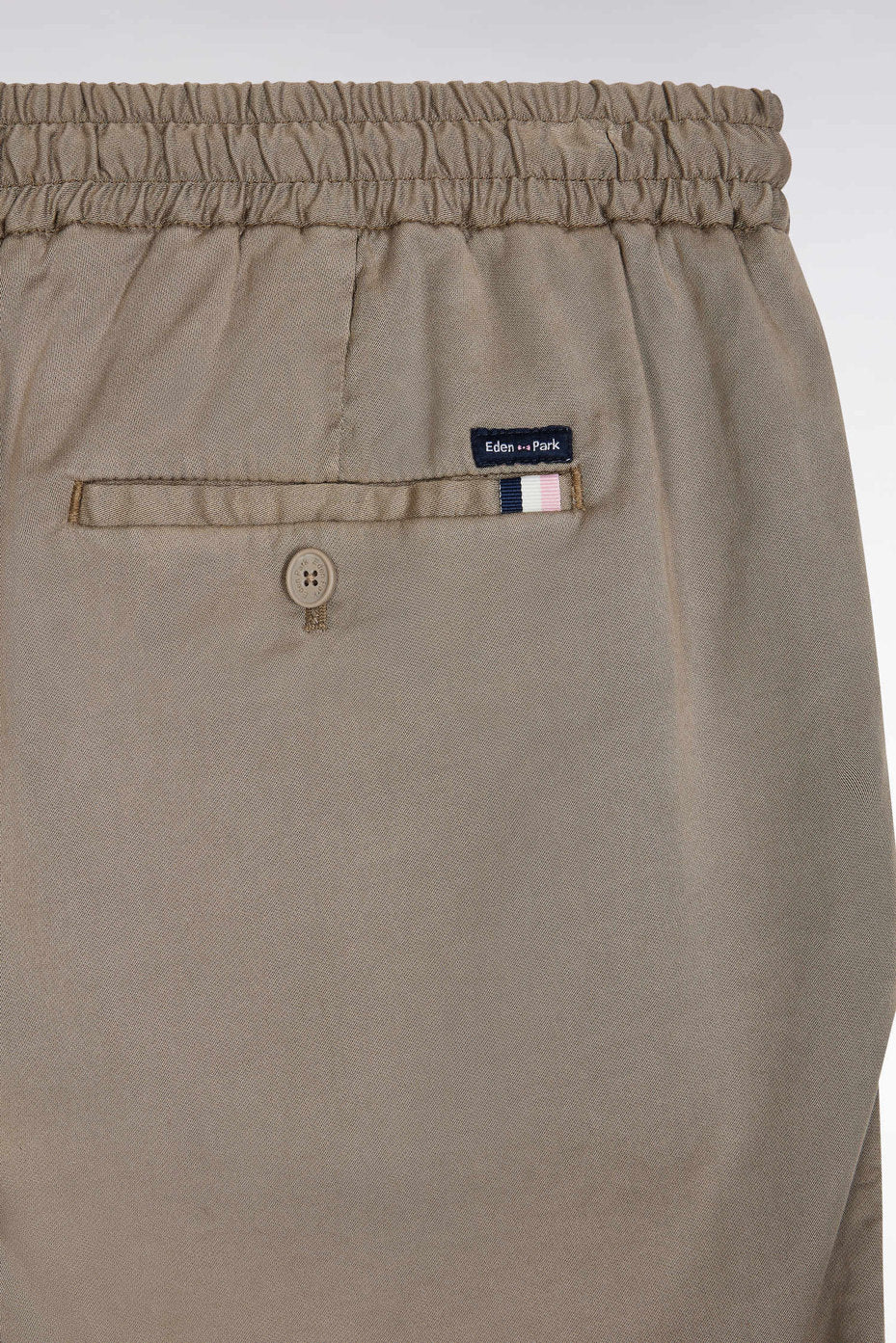 Eden Park_Elasticated Waistband Sand Bermuda Shorts in Lyocell and Stretch Cotton_E25BASBE0005_BEM_05