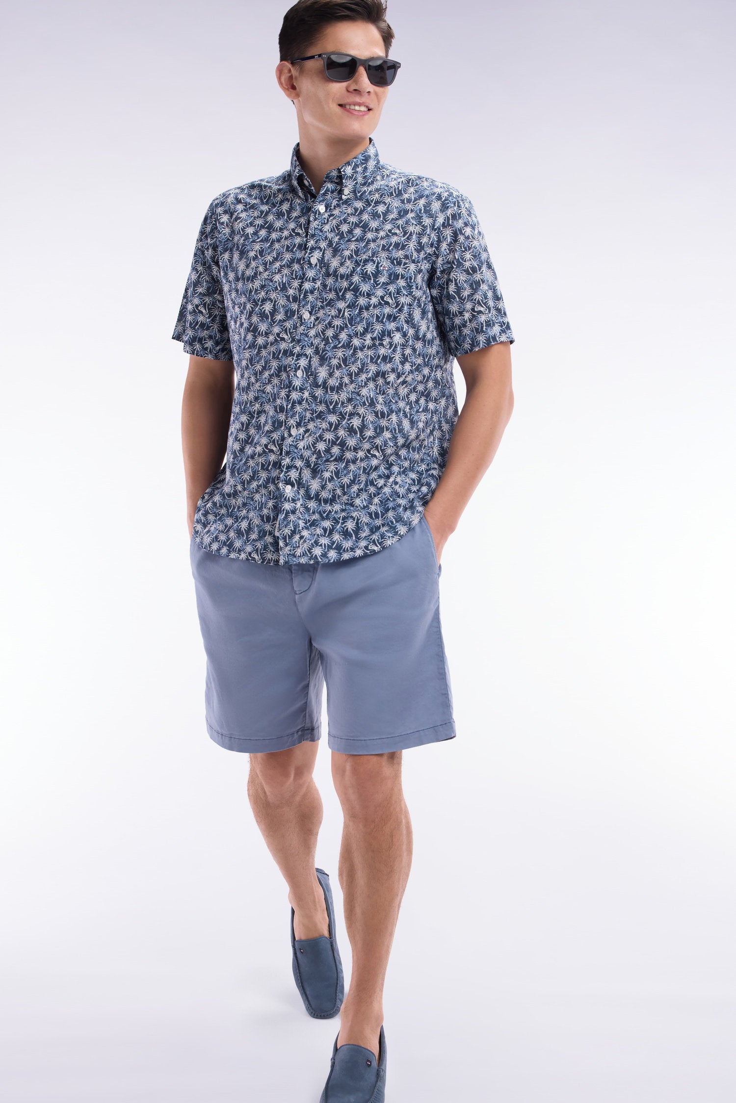 Eden Park_Elasticated Waistband Grey Bermuda Shorts in Lyocell and Stretch Cotton_E25BASBE0005_GRM12_03