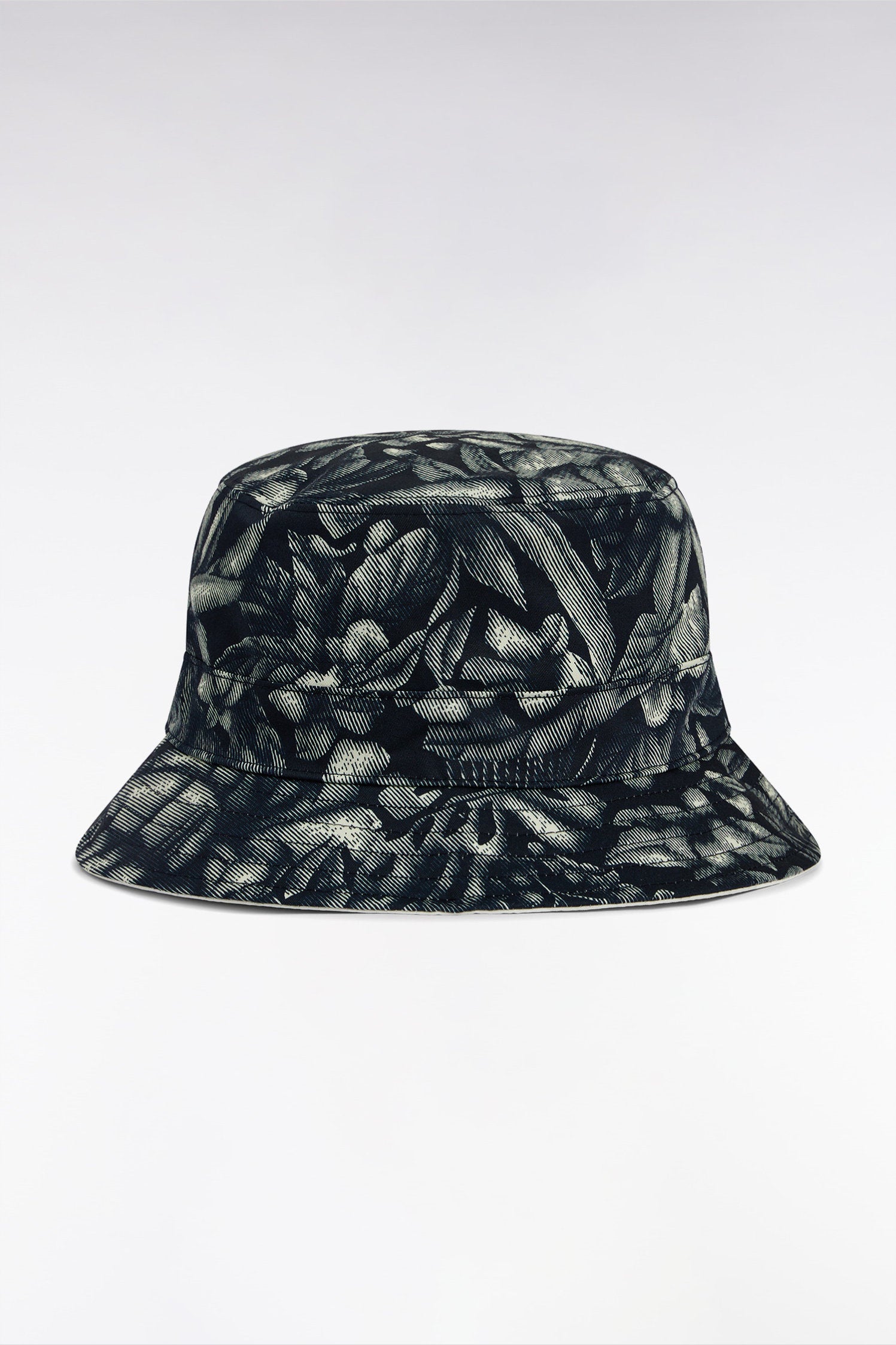 Eden Park_Reversible Bucket Hat with Navy Palm Print_E25CHABO0001_BLF_01