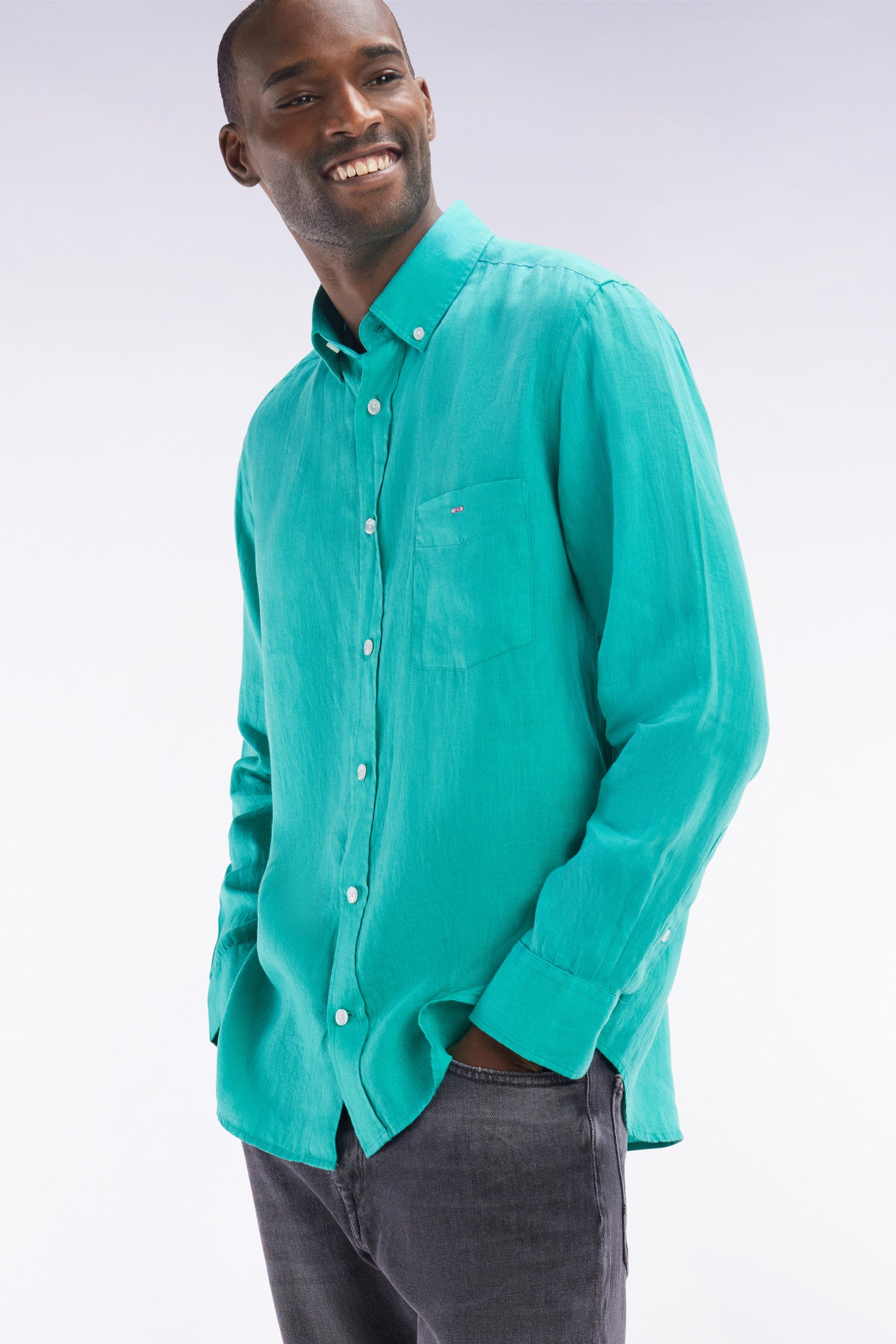 Eden Park_Straight-Fit Green Linen Shirt_E25CHECL0005_VEM37_03