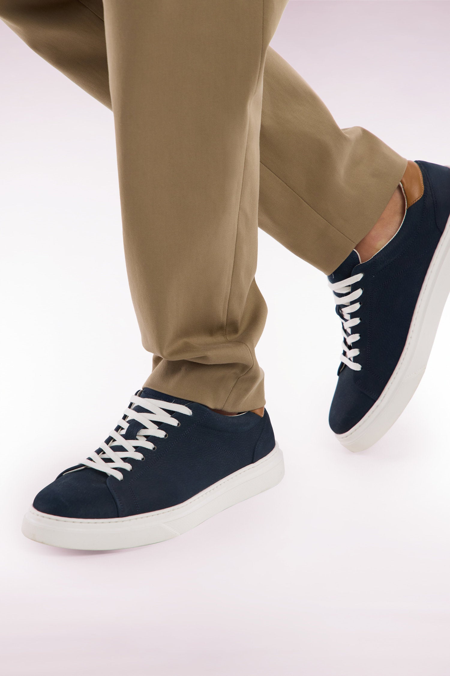 Eden Park_Navy Leather Low-Top Sneakers_E25CHSTE0003_BLF_01