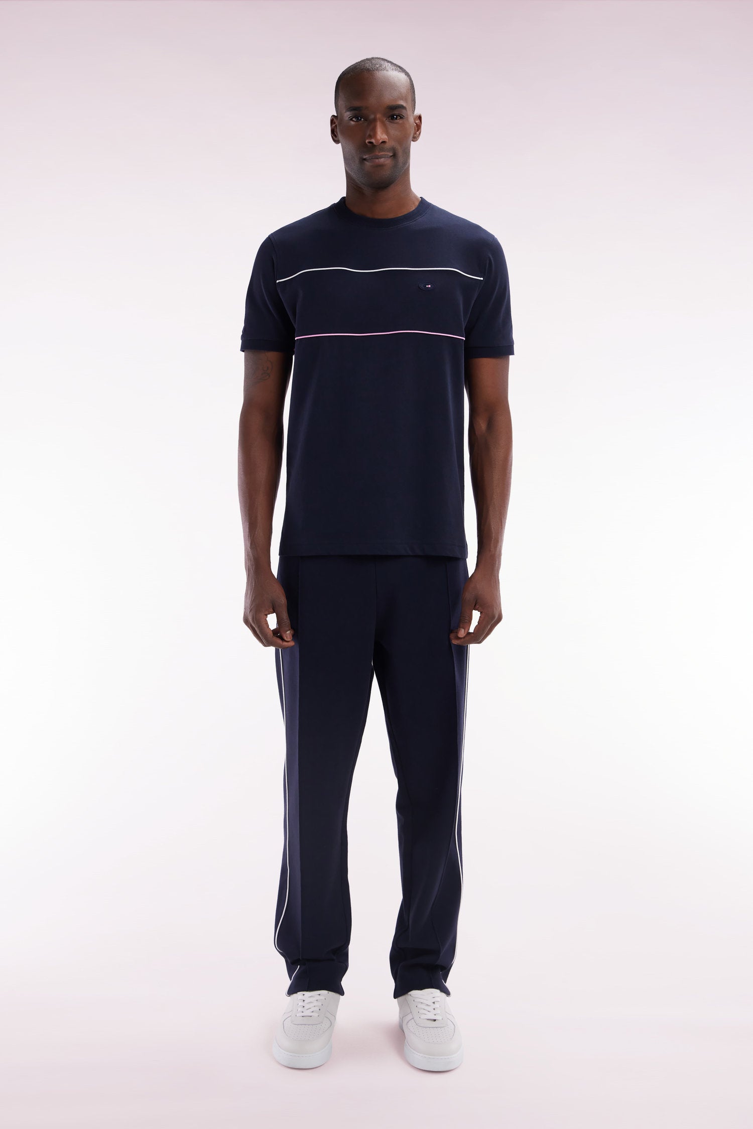 Eden Park_Straight-Cut Navy Stretch Cotton Fleece Jogging Pants with Sky Blue Piping_E25MAIJO0011_BLF_01