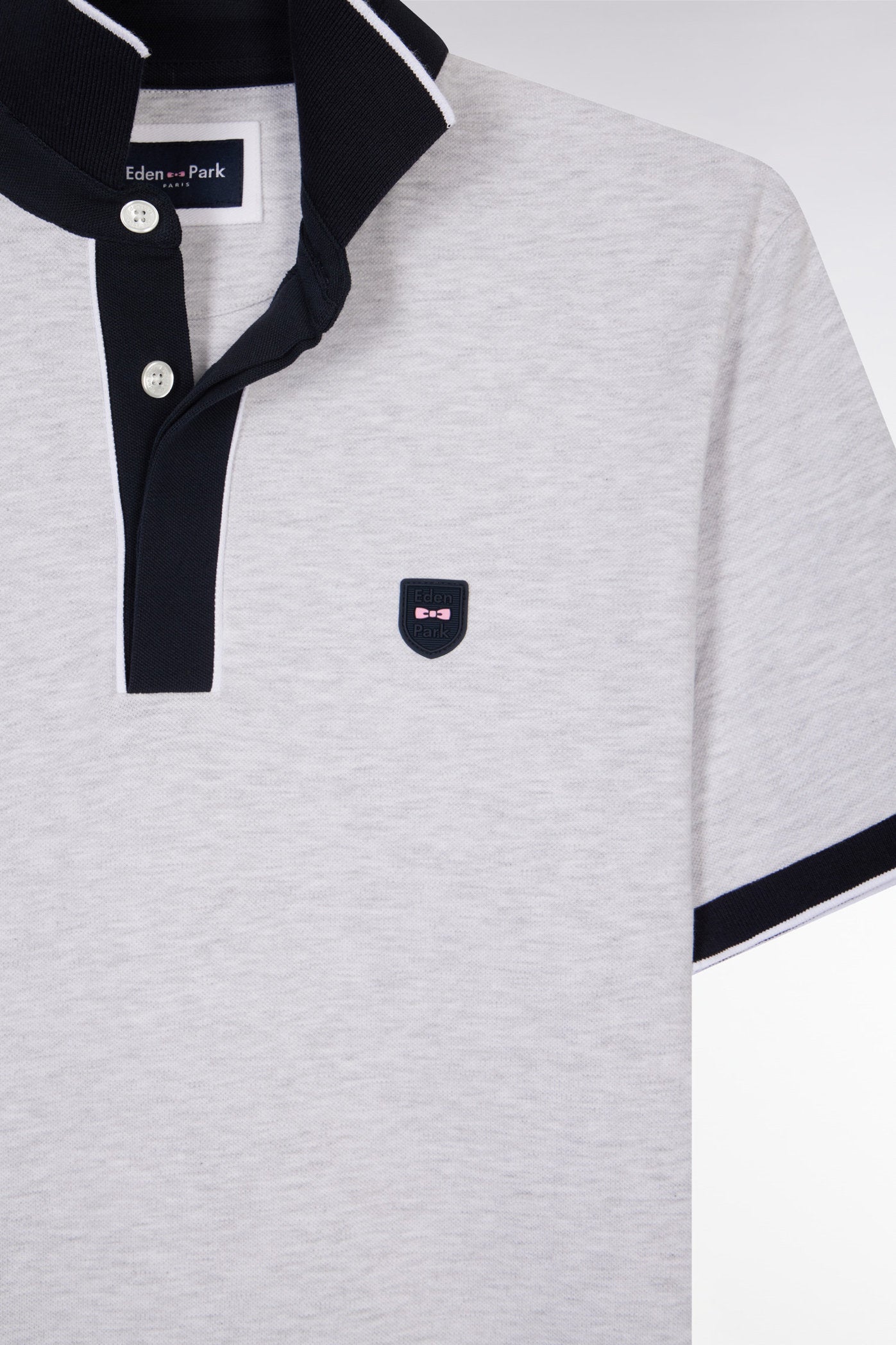 Eden Park_Slim-Fit Plain Short-Sleeved Polo Shirt in Grey Stretch Cotton with Contrasting Piping_E25MAIPC0009_GRC10_05