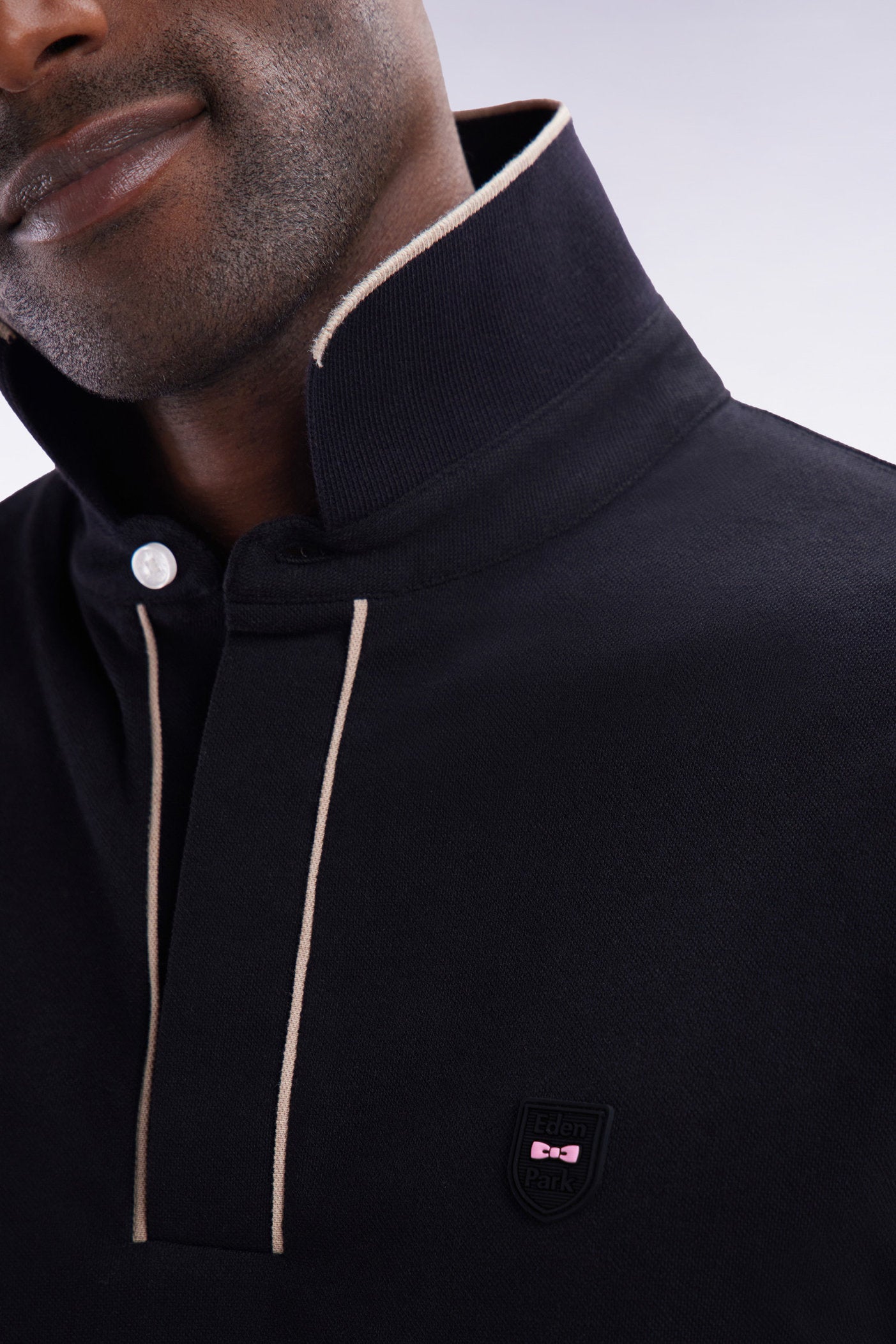Eden Park_Slim-Fit Short-Sleeved Polo Shirt in Black Stretch Cotton PiquŽ_E25MAIPC0011_NO_03