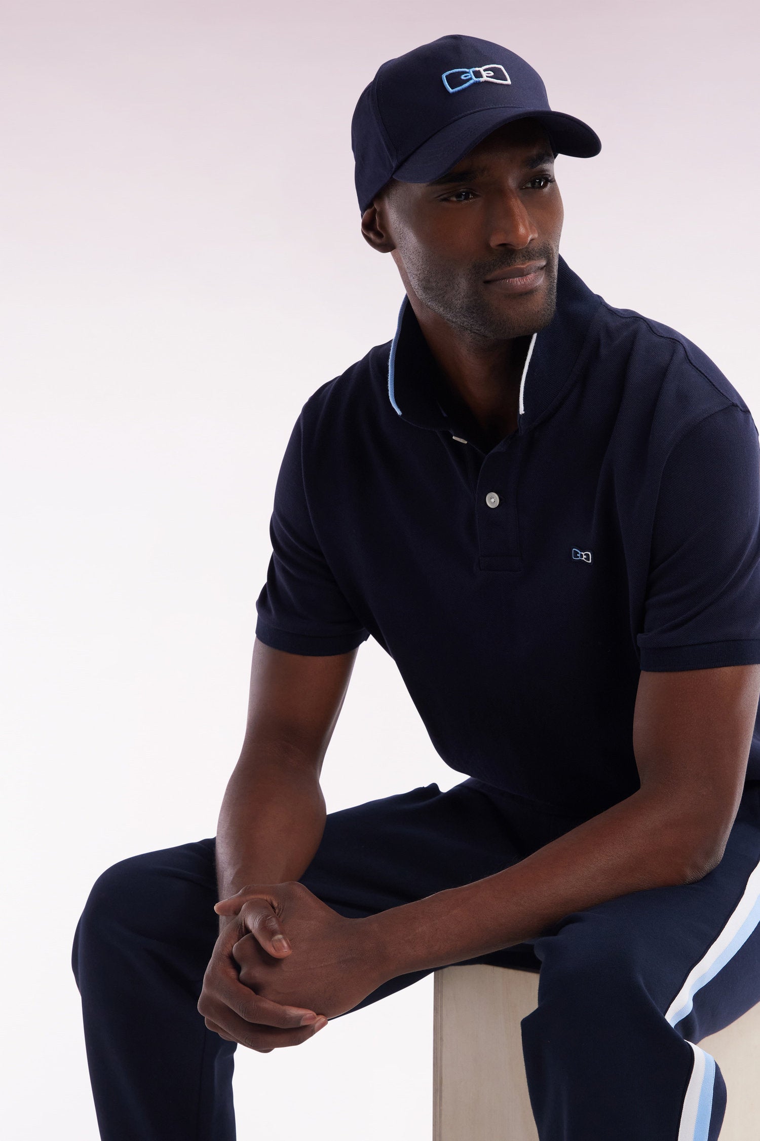 Eden Park_Relaxed-Fit Short-Sleeved Polo Shirt in Navy Cotton with Piped Collar_E25MAIPC0020_BLF_03
