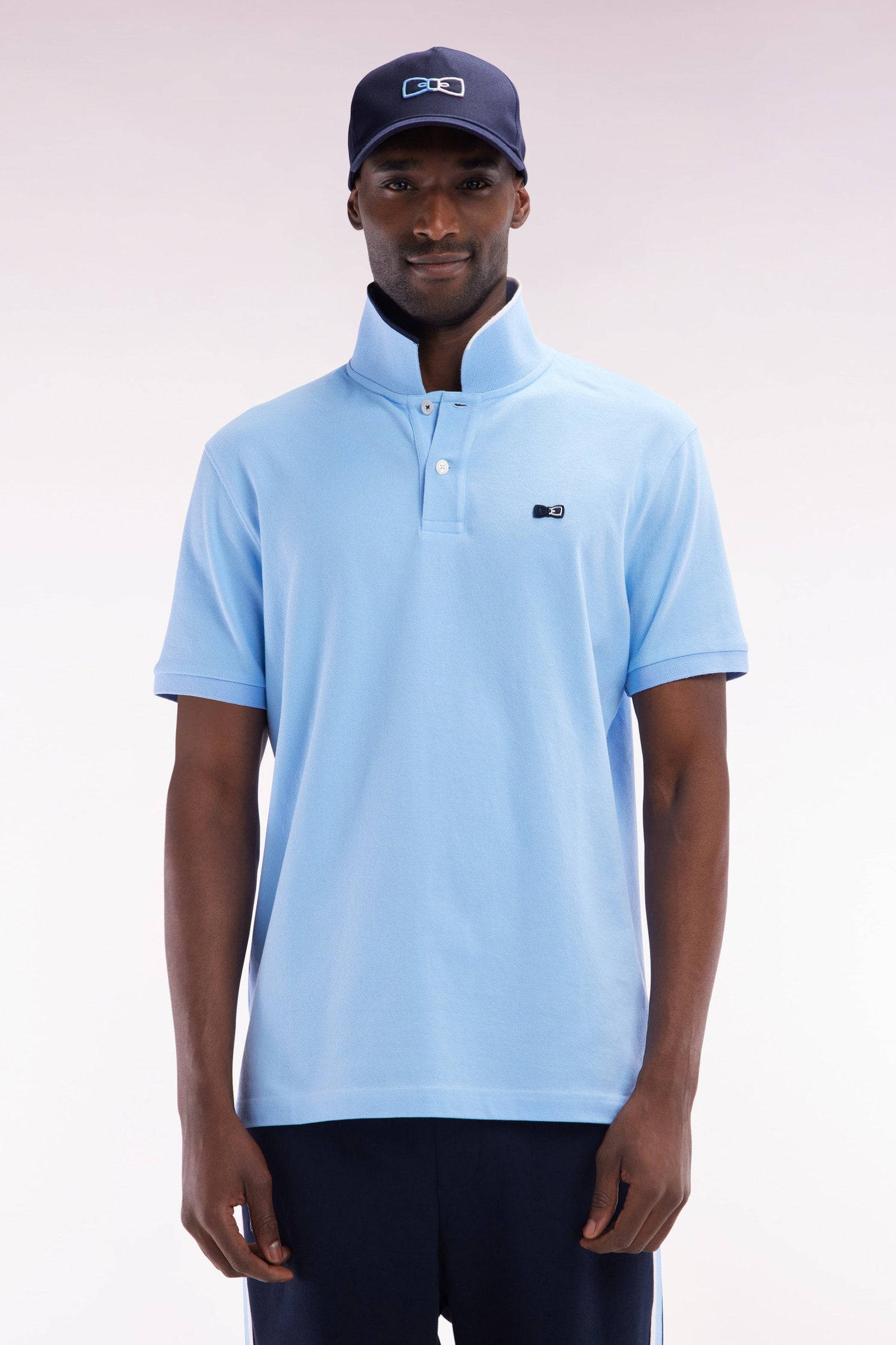 Eden Park_Relaxed-Fit Short-Sleeved Polo Shirt in Sky Blue Cotton with Piped Collar_E25MAIPC0020_BLM_01