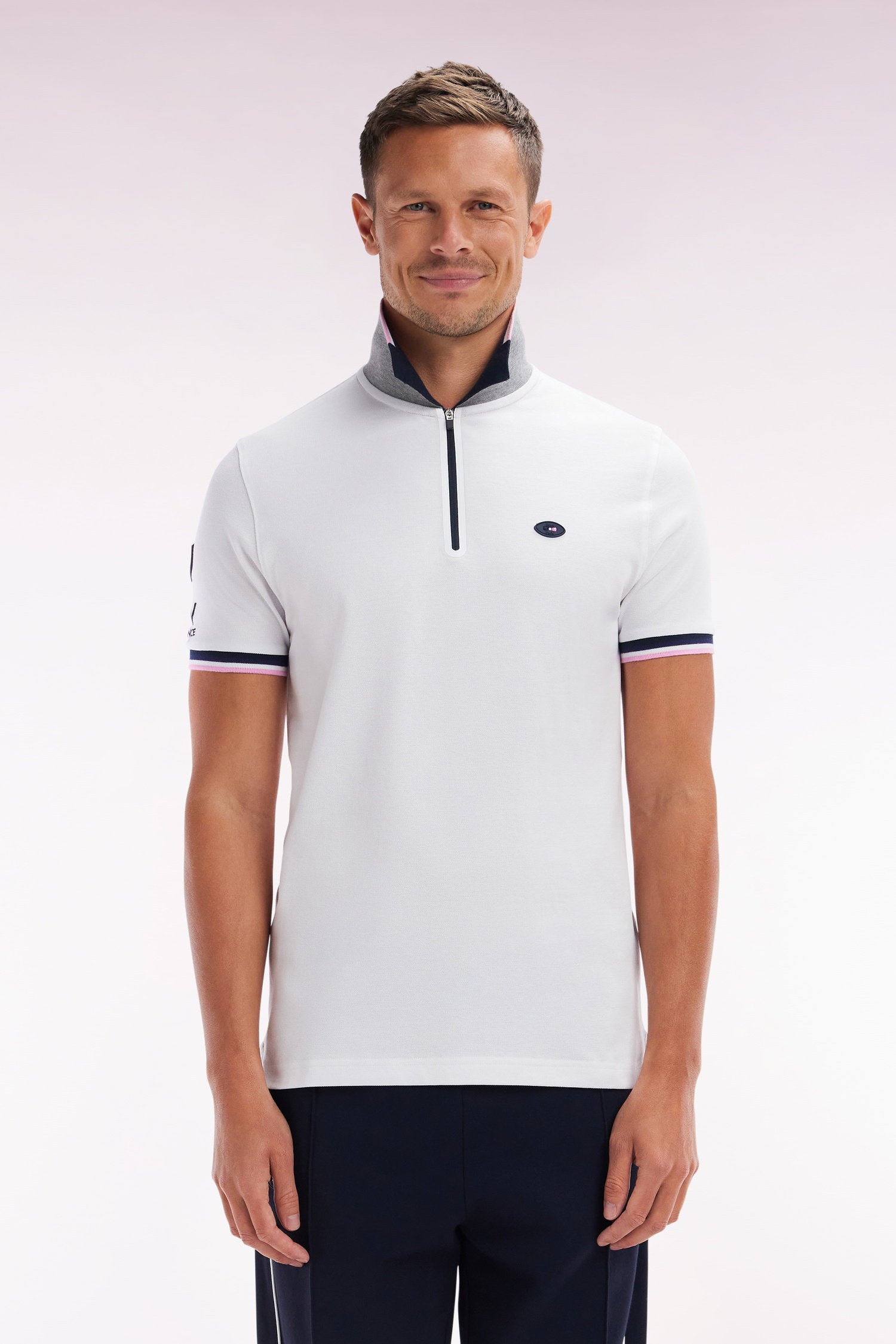 Eden Park_Slim-Fit Short-Sleeved Polo Shirt in White Stretch Cotton with Zipped Collar_E25MAIPC0056_BC_01