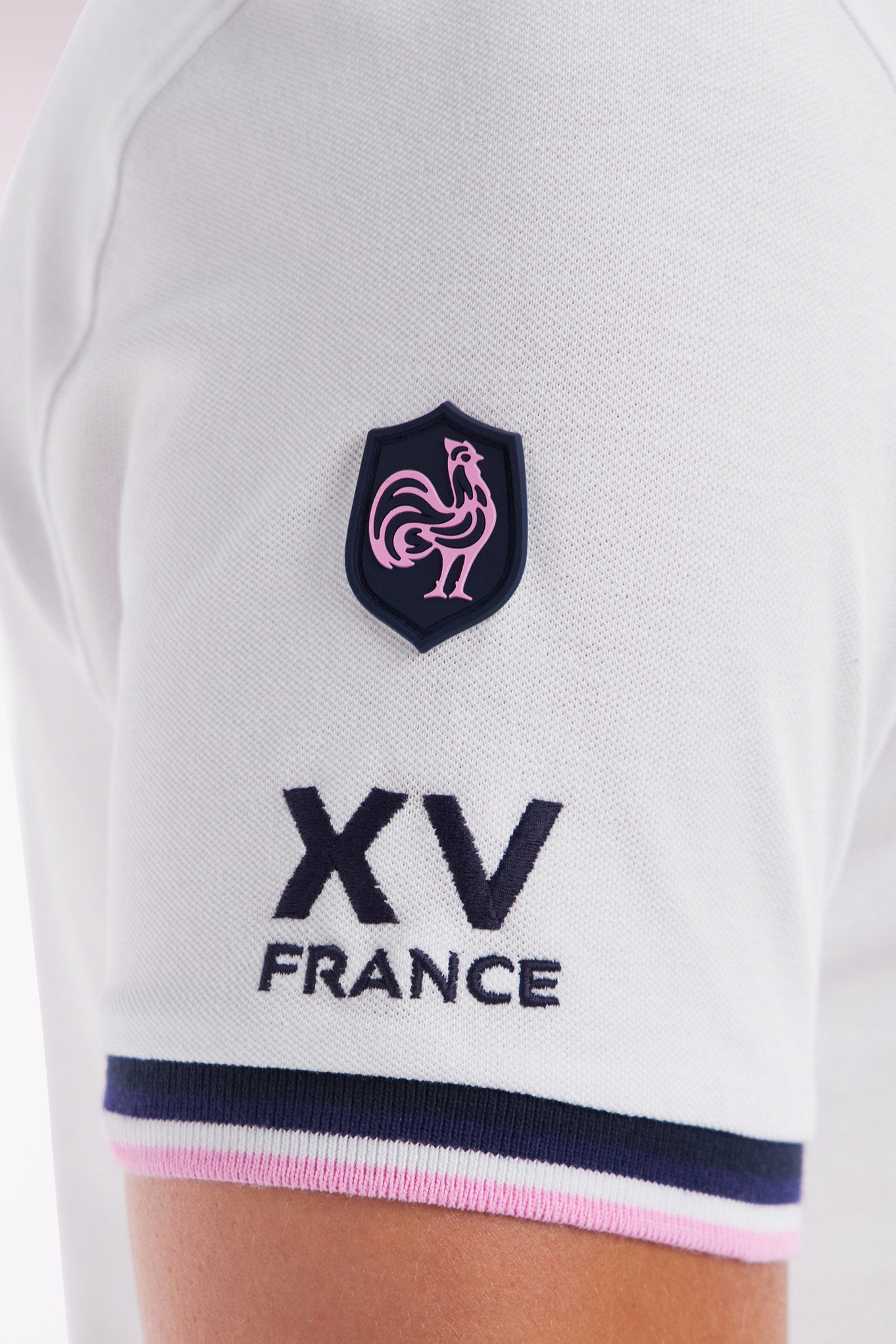 Eden Park_Slim-Fit Short-Sleeved Polo Shirt in White Stretch Cotton with Zipped Collar_E25MAIPC0056_BC_03