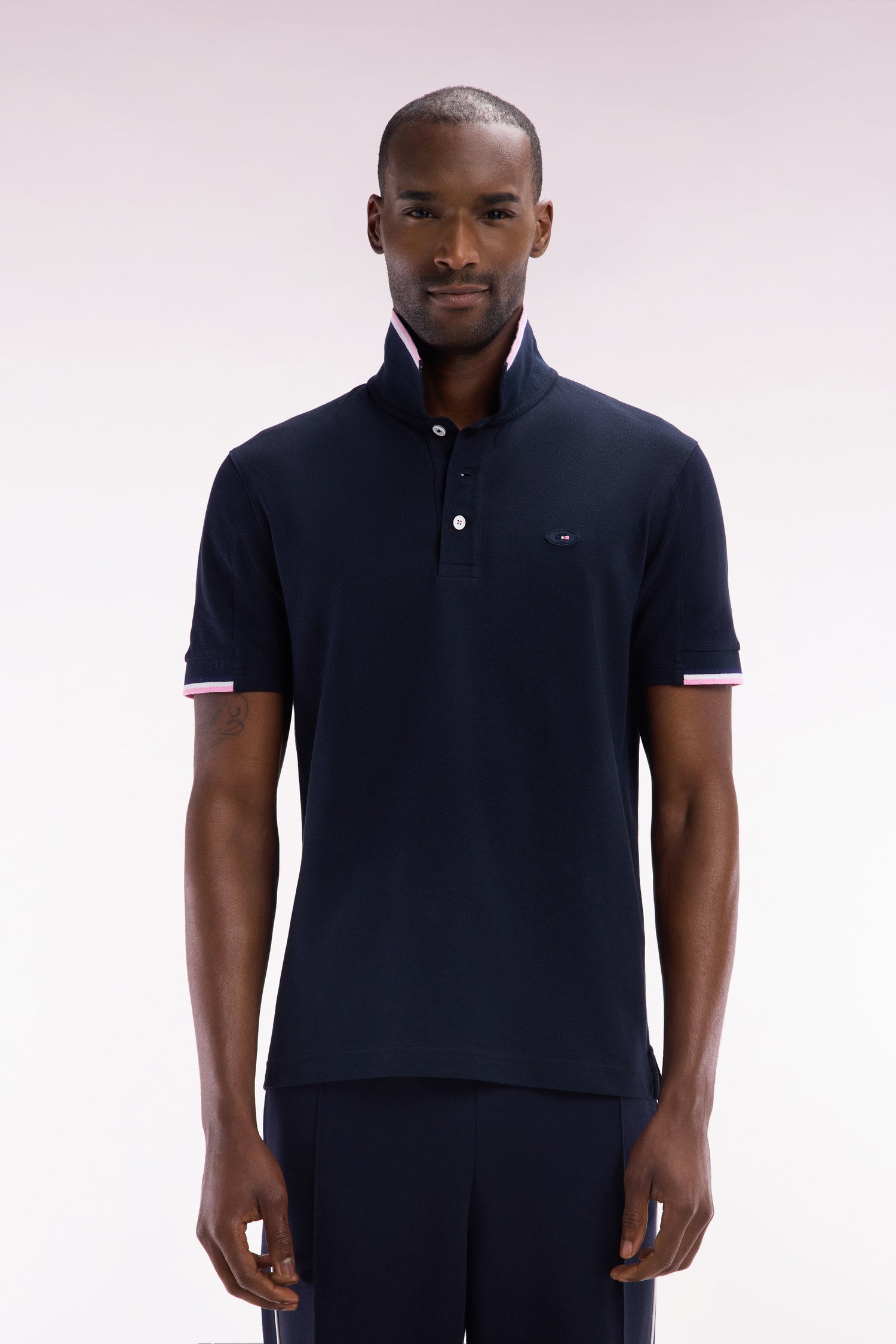 Eden Park_Straight-Cut Short-Sleeved Polo Shirt in Navy Cotton with Two-Tone Ribbed Edges_E25MAIPC0057_BLF_01