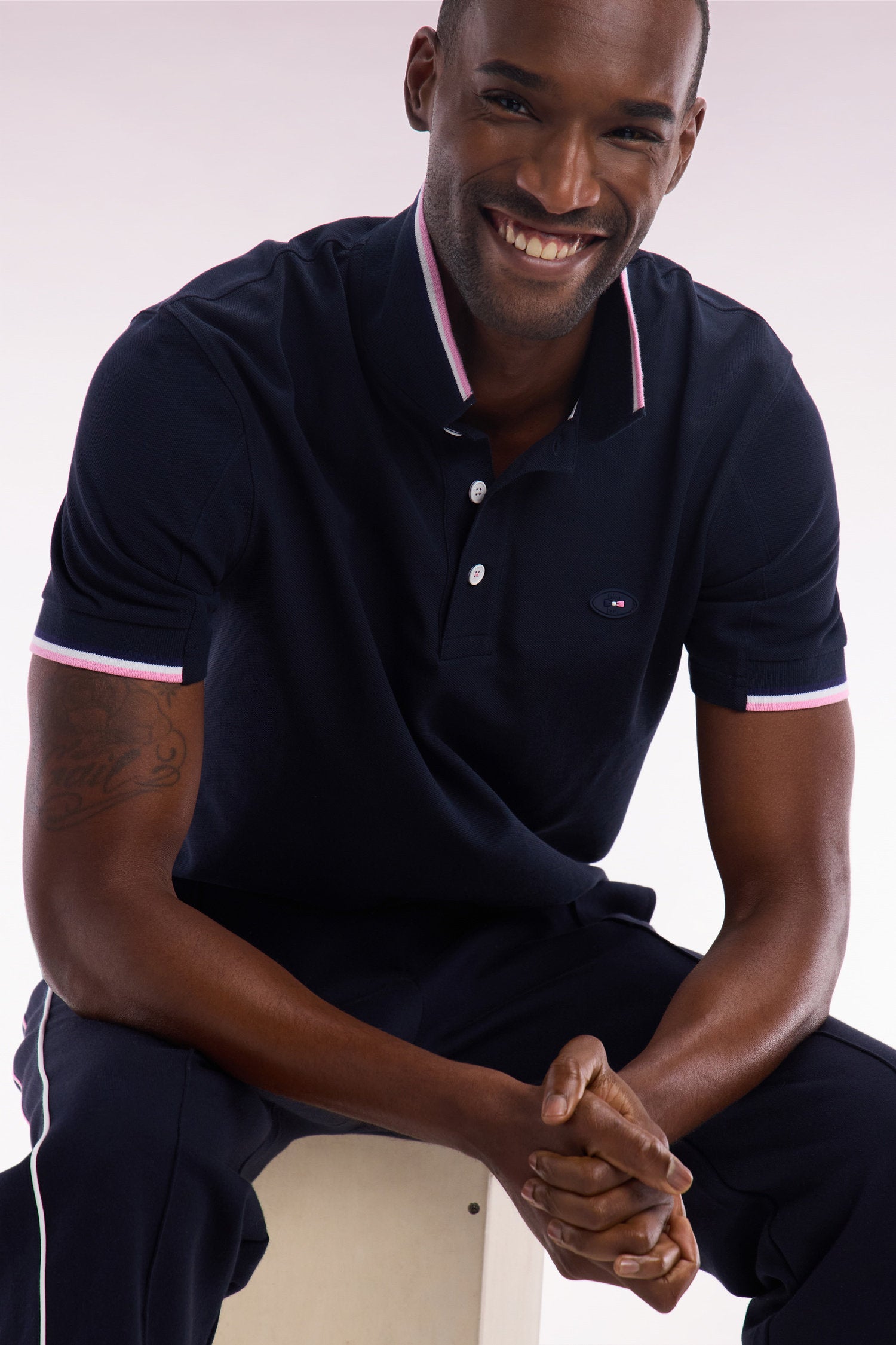 Eden Park_Straight-Cut Short-Sleeved Polo Shirt in Navy Cotton with Two-Tone Ribbed Edges_E25MAIPC0057_BLF_03