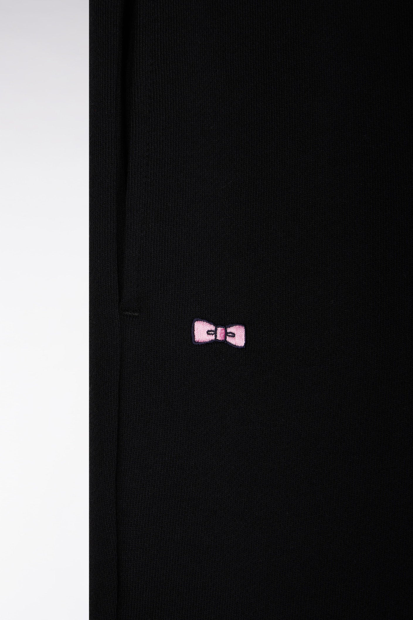 Eden Park_Straight-Fit Black Cotton Fleece Shorts_E25MAISH0001_NO_05