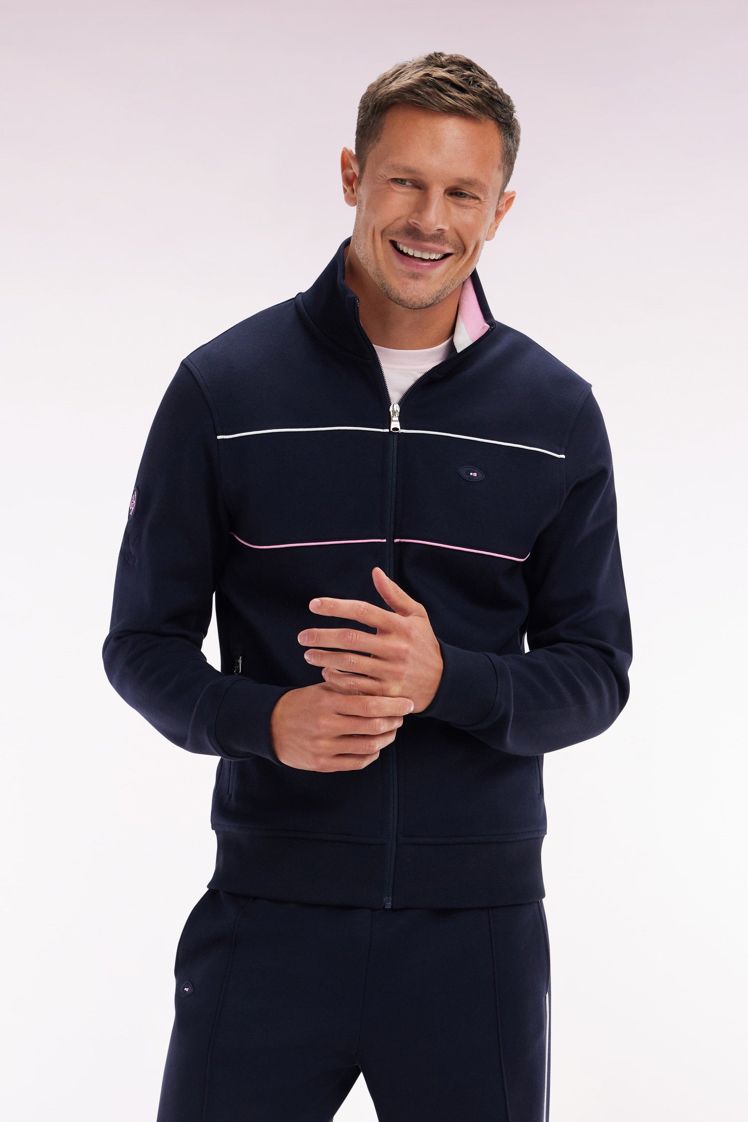 Eden Park_Straight-Fit Zip-Up Sweatshirt in Navy Stretch Cotton with Contrasting Piping_E25MAISW0054_BLF_03