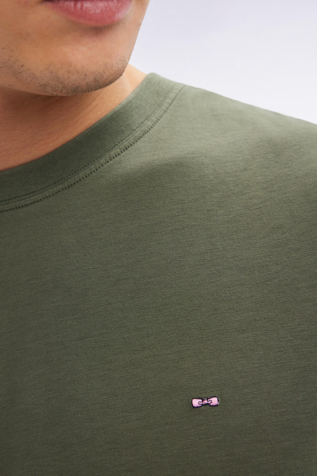 Eden Park_Straight-Fit Khaki Short-Sleeved T-Shirt_E25MAITC0001_KAF5_03