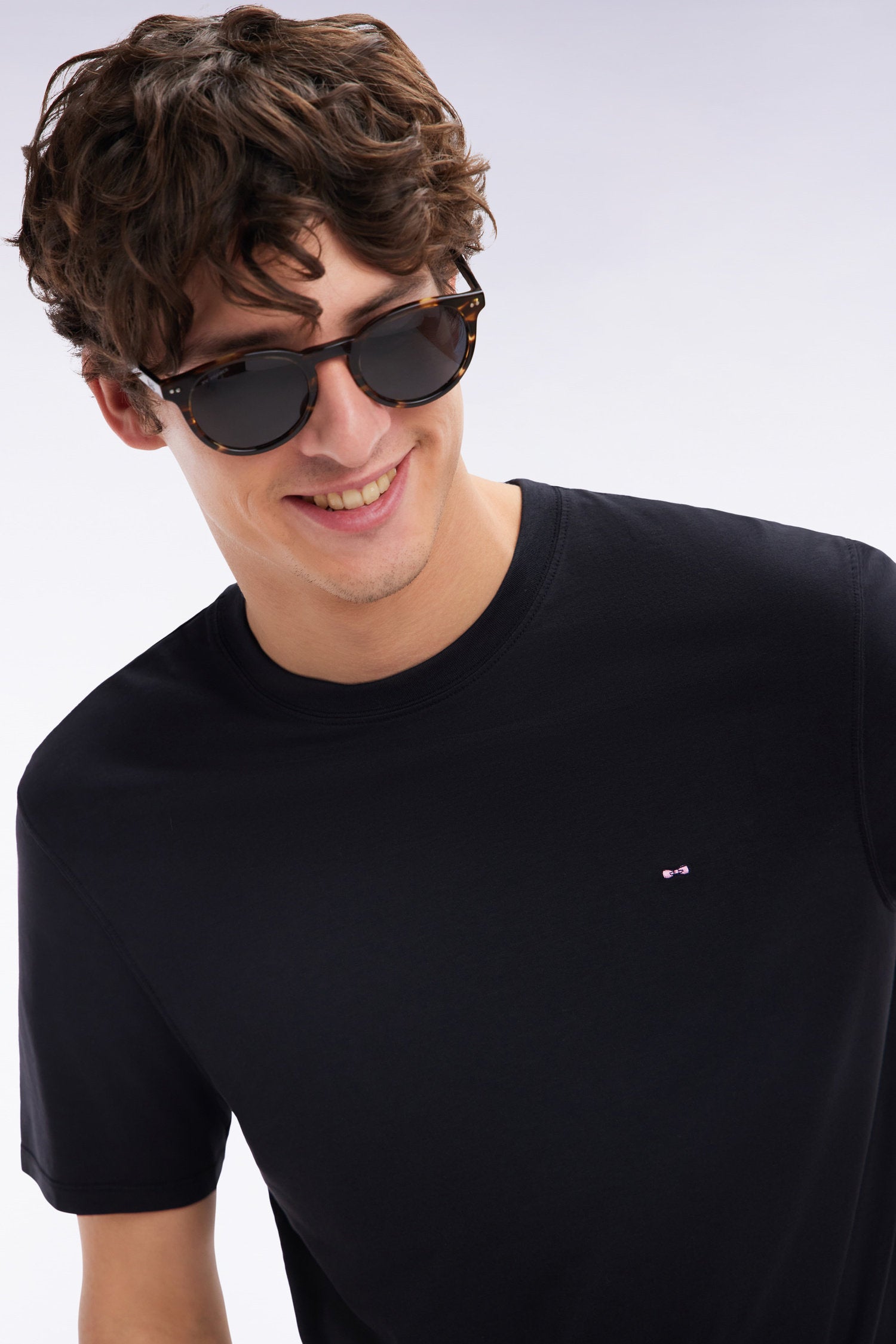 Eden Park_Straight-Fit Black Short-Sleeved T-Shirt_E25MAITC0001_NO_03