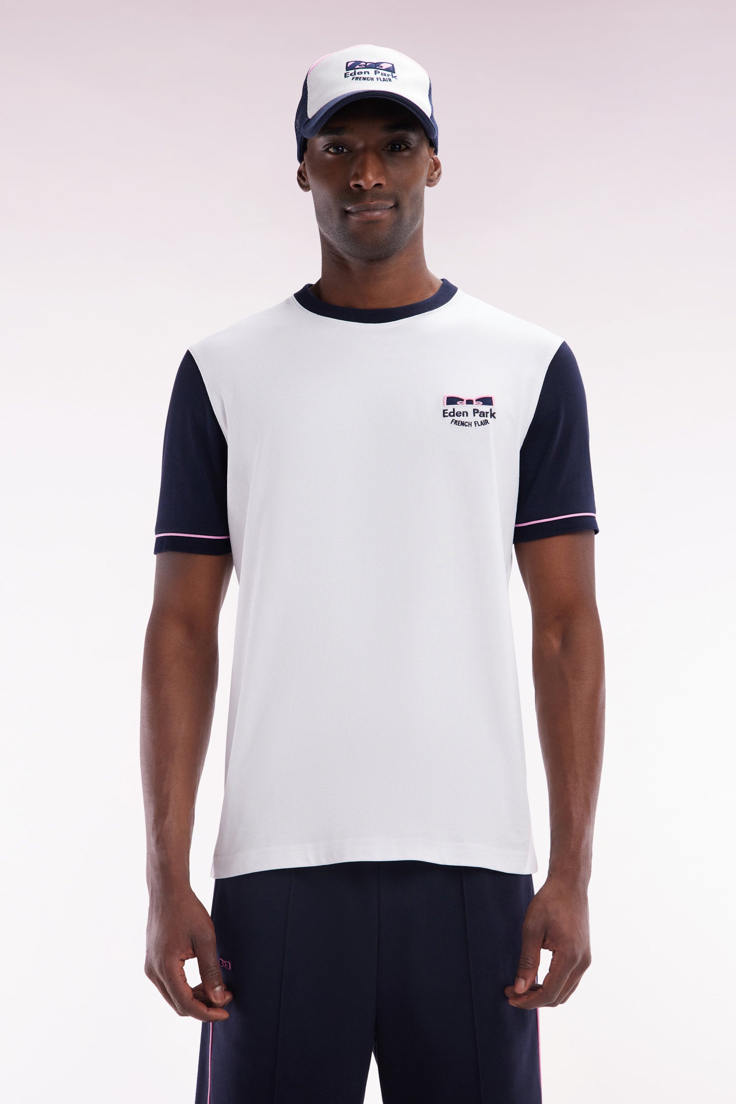 Eden Park_Straight-Fit Two-Tone White Cotton T-Shirt with Eden Park French Flair Embroidery_E25MAITC0018_BC_01