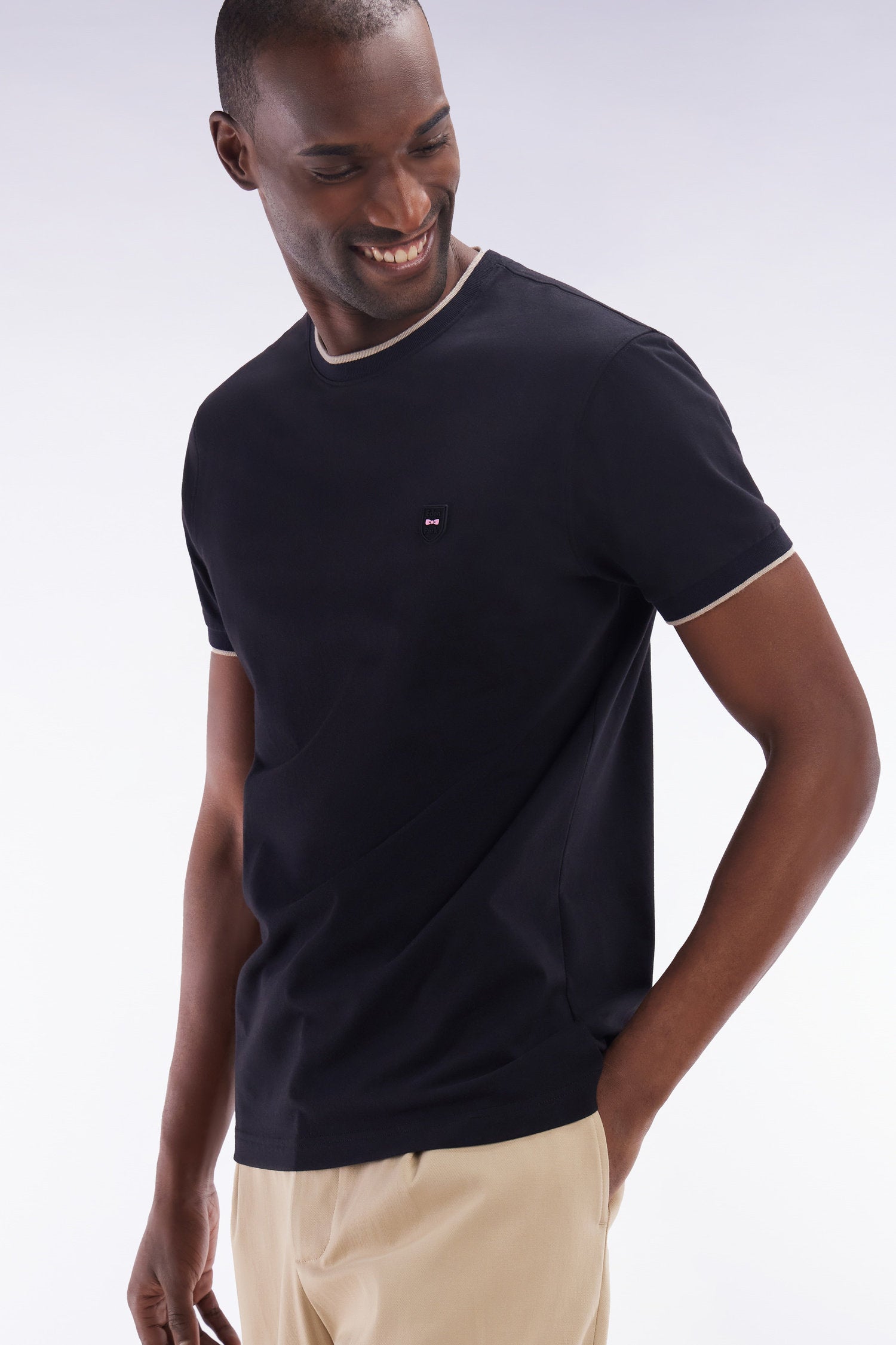 Eden Park_Slim-Fit Black Stretch Cotton T-Shirt_E25MAITC0020_NO_03
