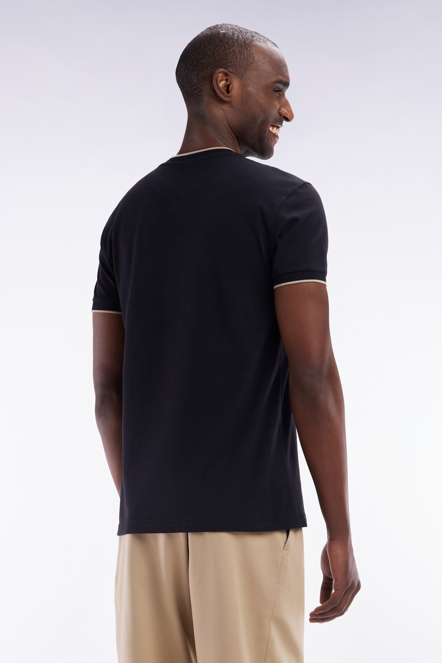 Eden Park_Slim-Fit Black Stretch Cotton T-Shirt_E25MAITC0020_NO_04