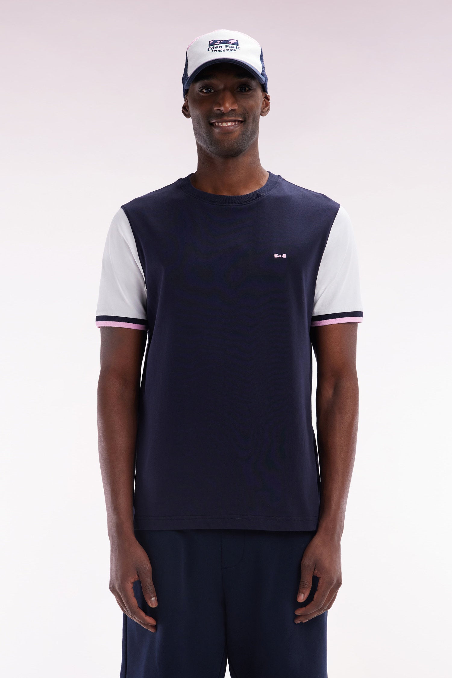 Eden Park_Straight-Fit Two-Tone White Cotton T-Shirt with Bow Tie Embroidery_E25MAITC0035_BC_01